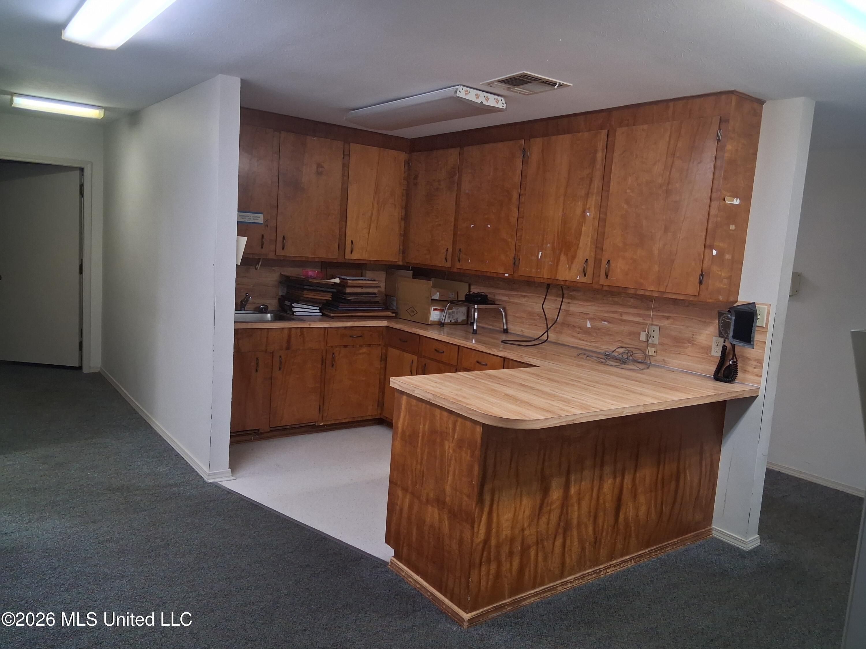 100 Lincoln Avenue Property Photo 3