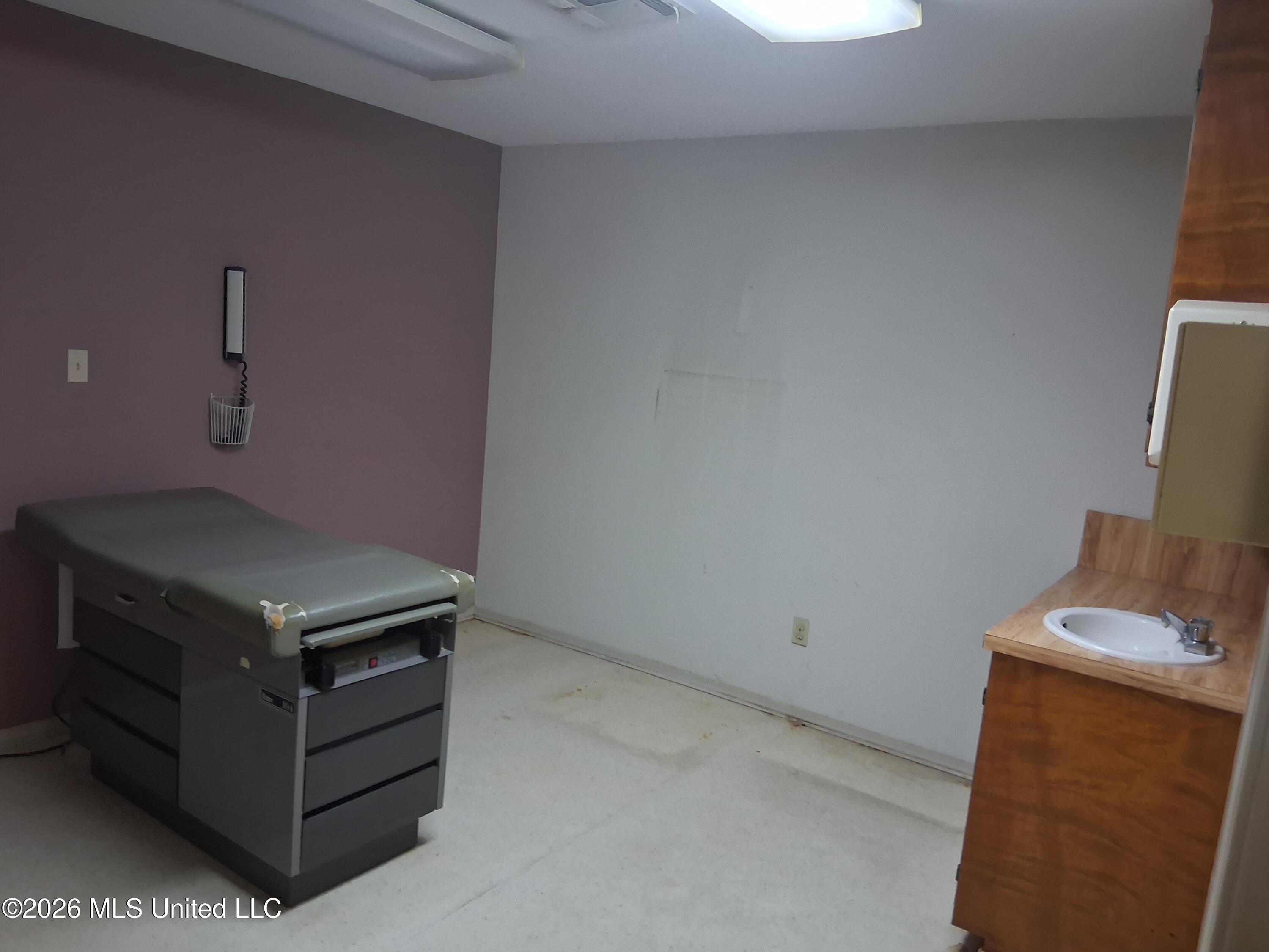 100 Lincoln Avenue Property Photo 8