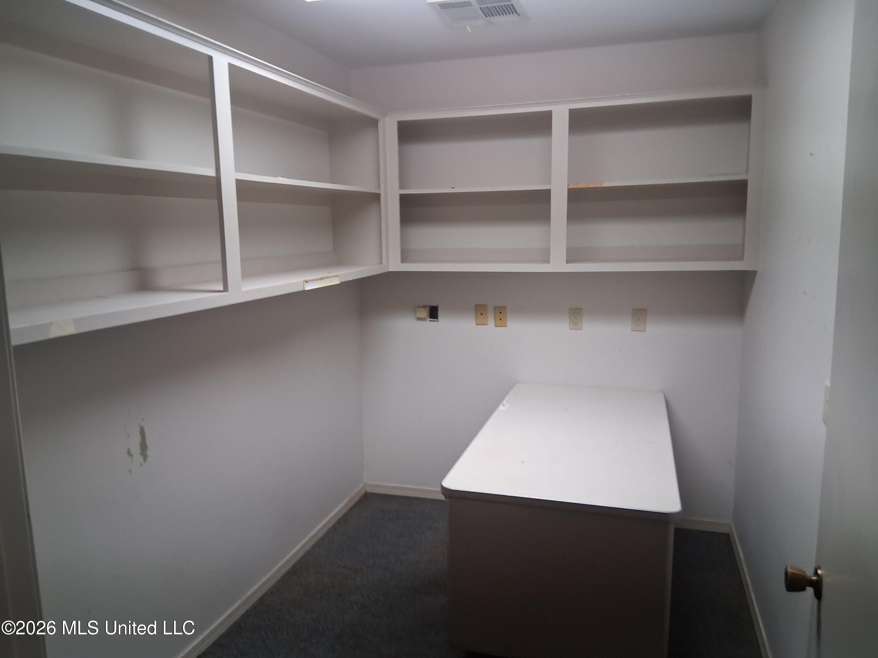 100 Lincoln Avenue Property Photo 10