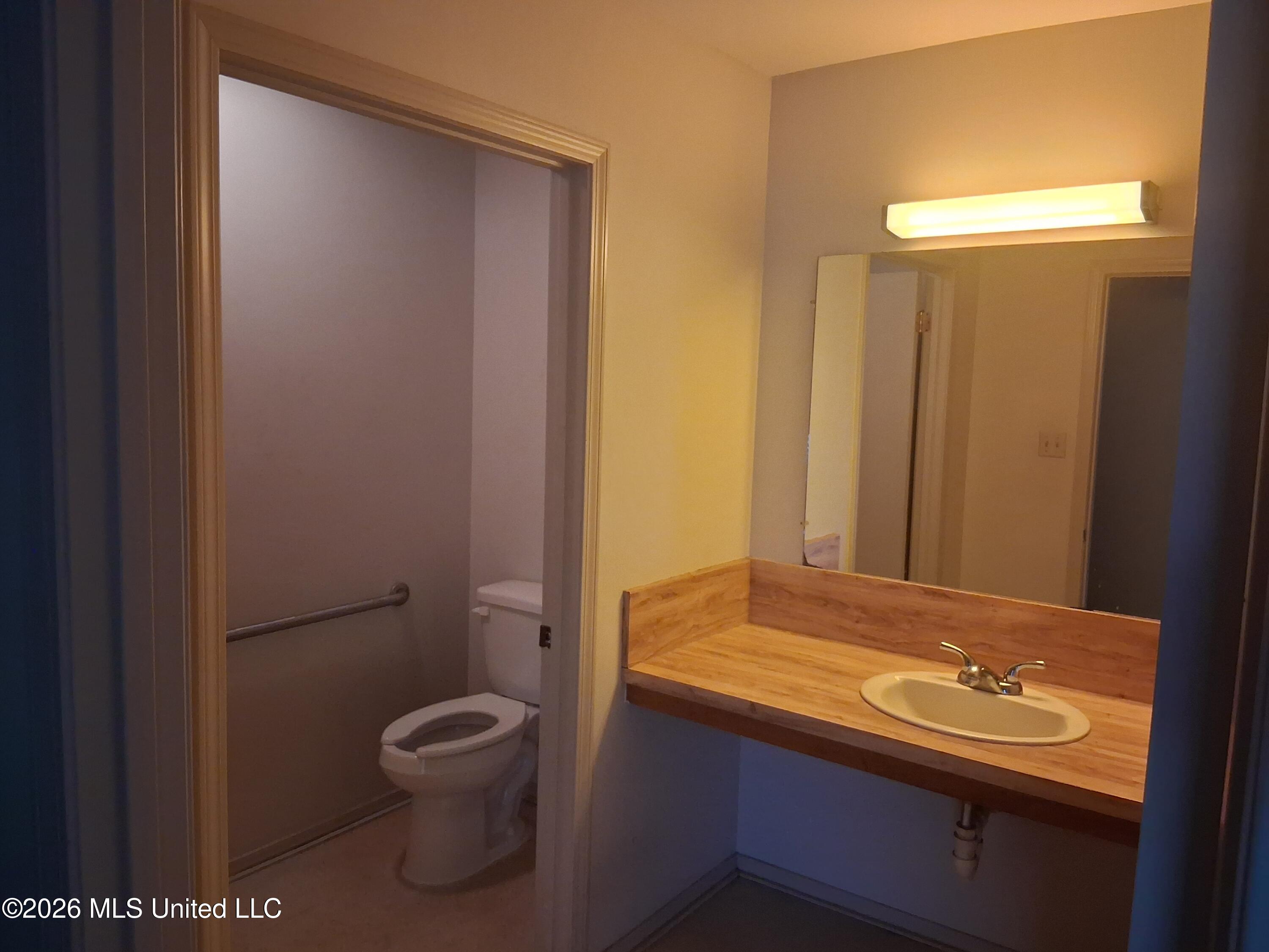 100 Lincoln Avenue Property Photo 11