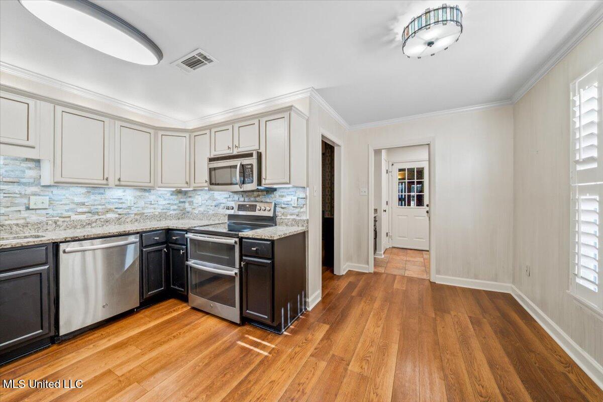 6705 Player Drive Property Photo 15