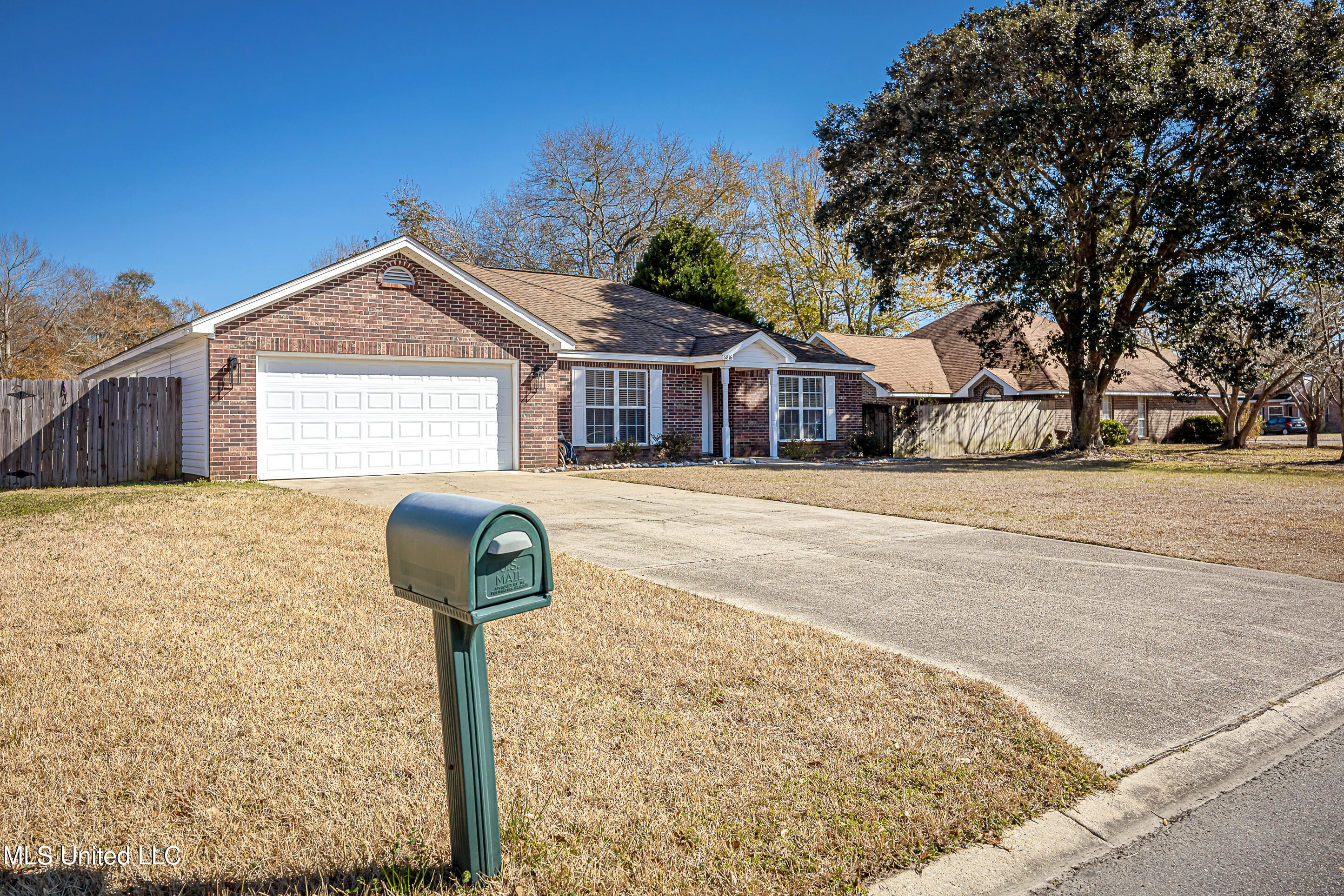6816 Southwind Drive Property Photo 3
