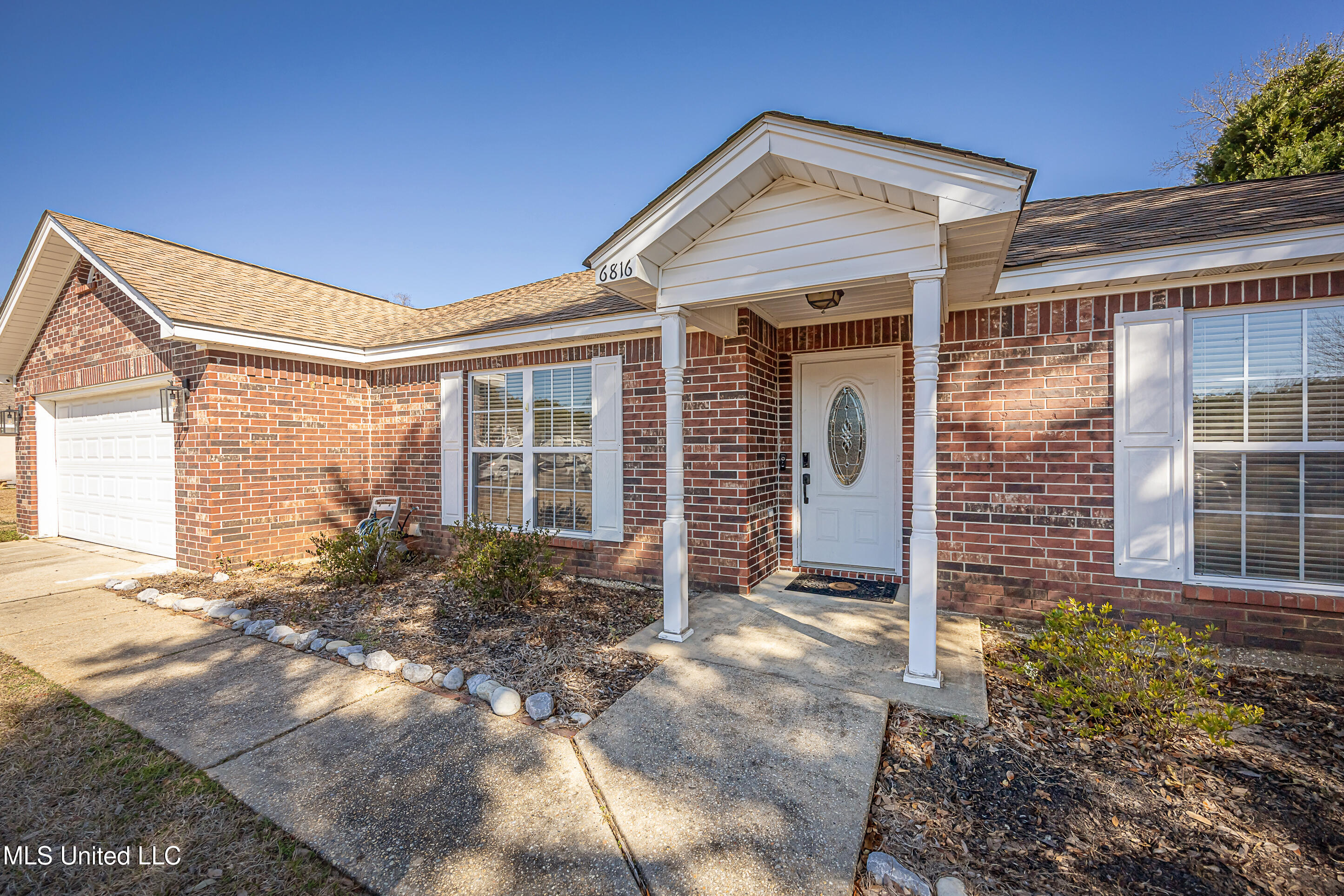 6816 Southwind Drive Property Photo 6