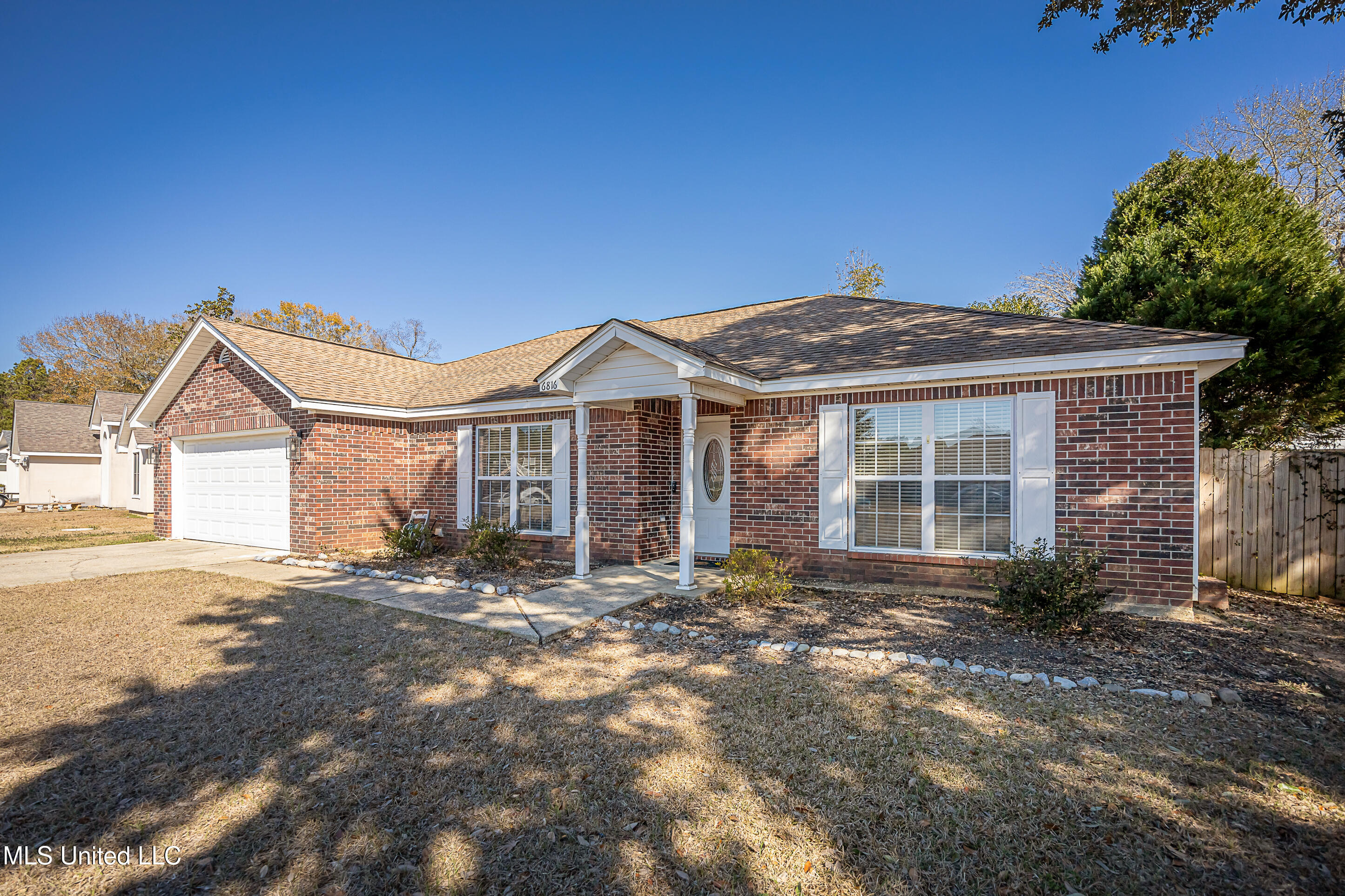 6816 Southwind Drive Property Photo 7