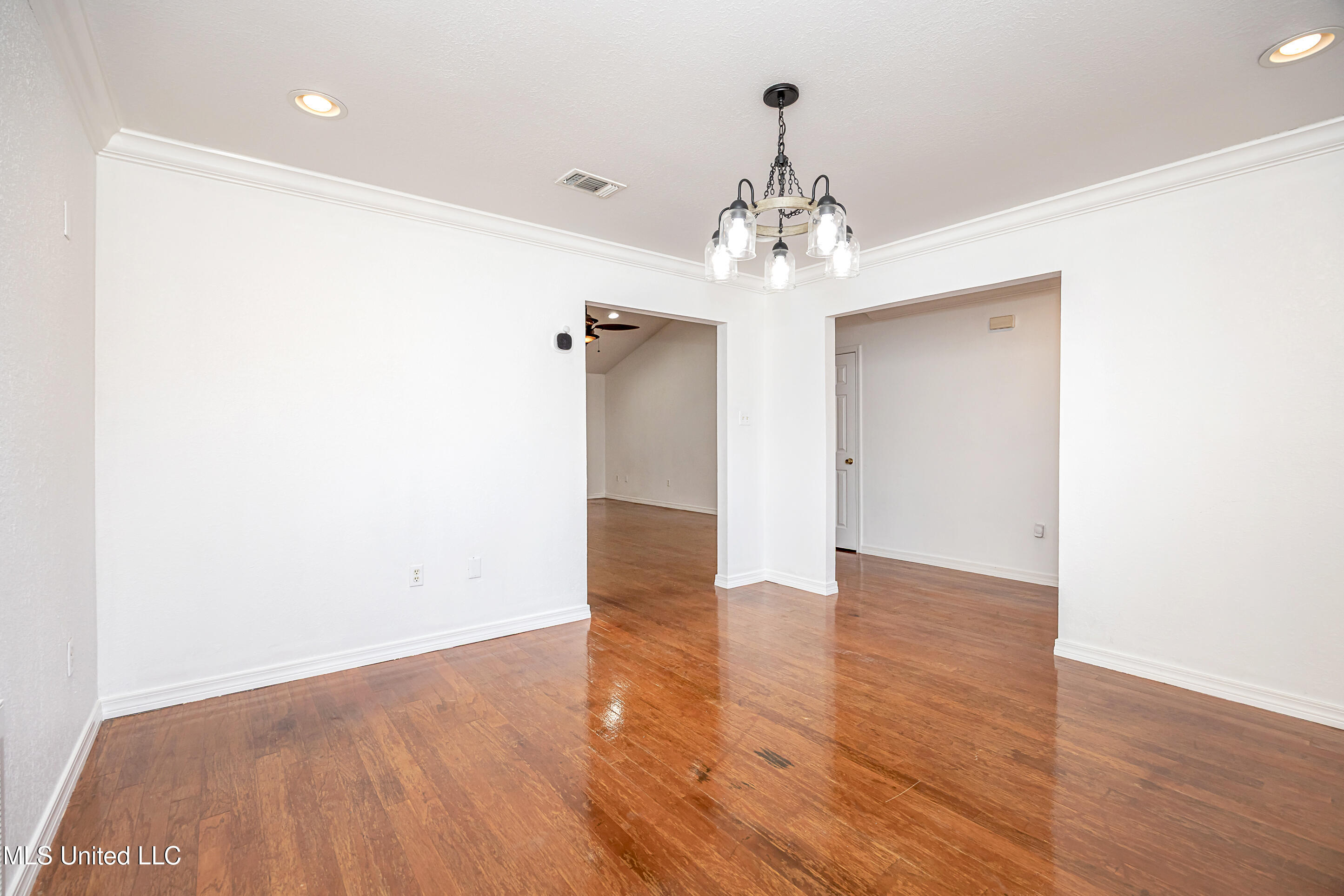 6816 Southwind Drive Property Photo 12