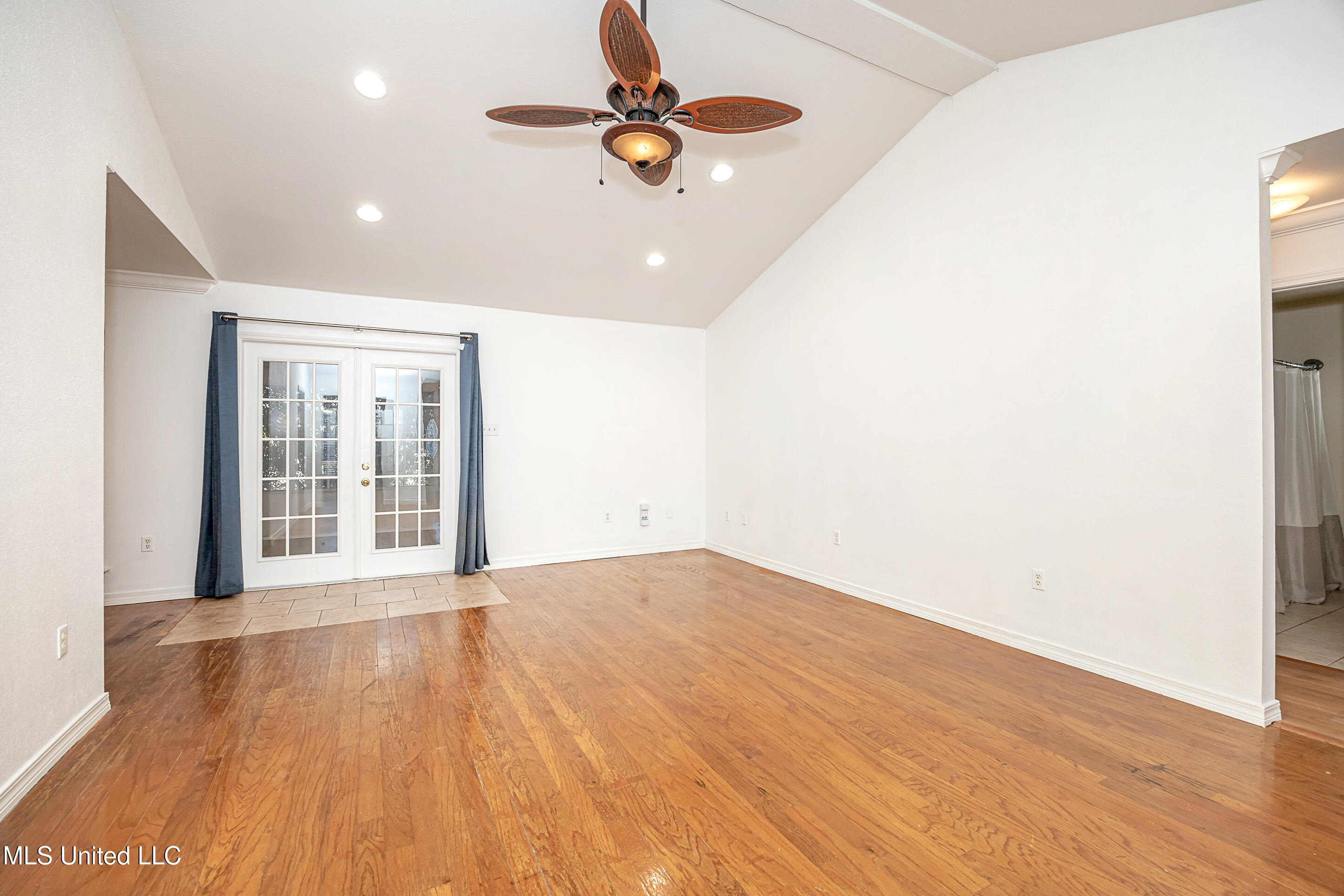 6816 Southwind Drive Property Photo 13