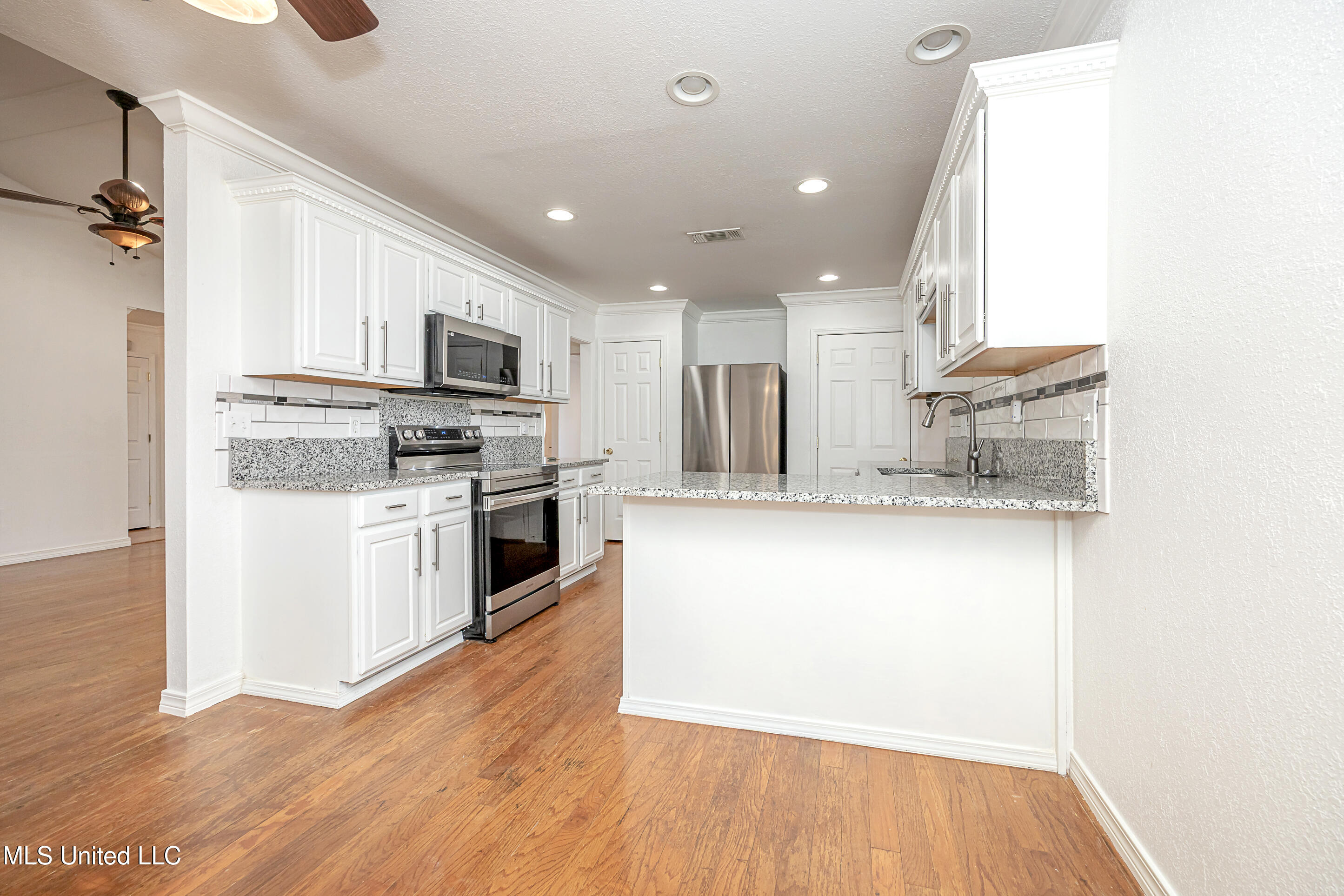 6816 Southwind Drive Property Photo 18