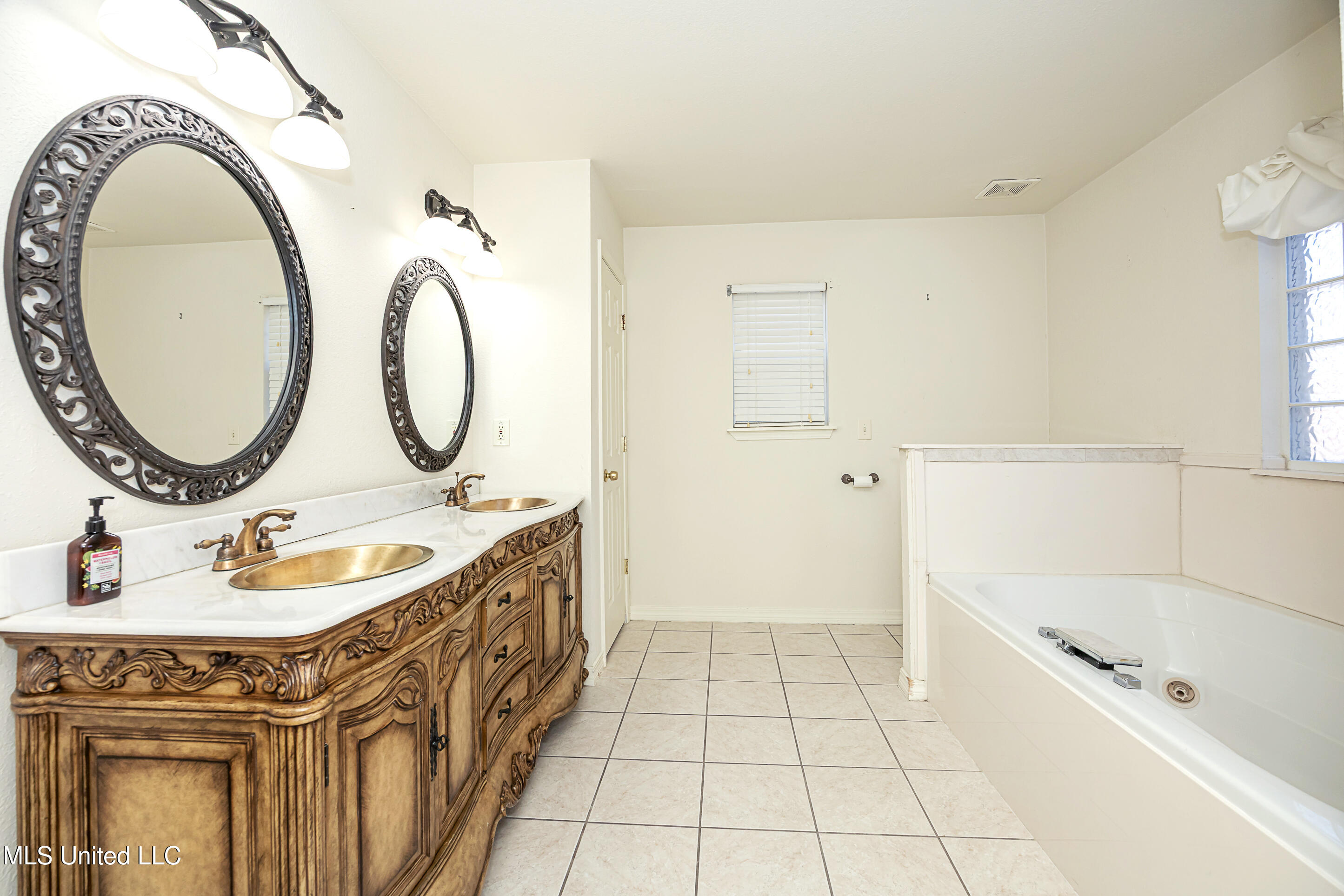 6816 Southwind Drive Property Photo 30