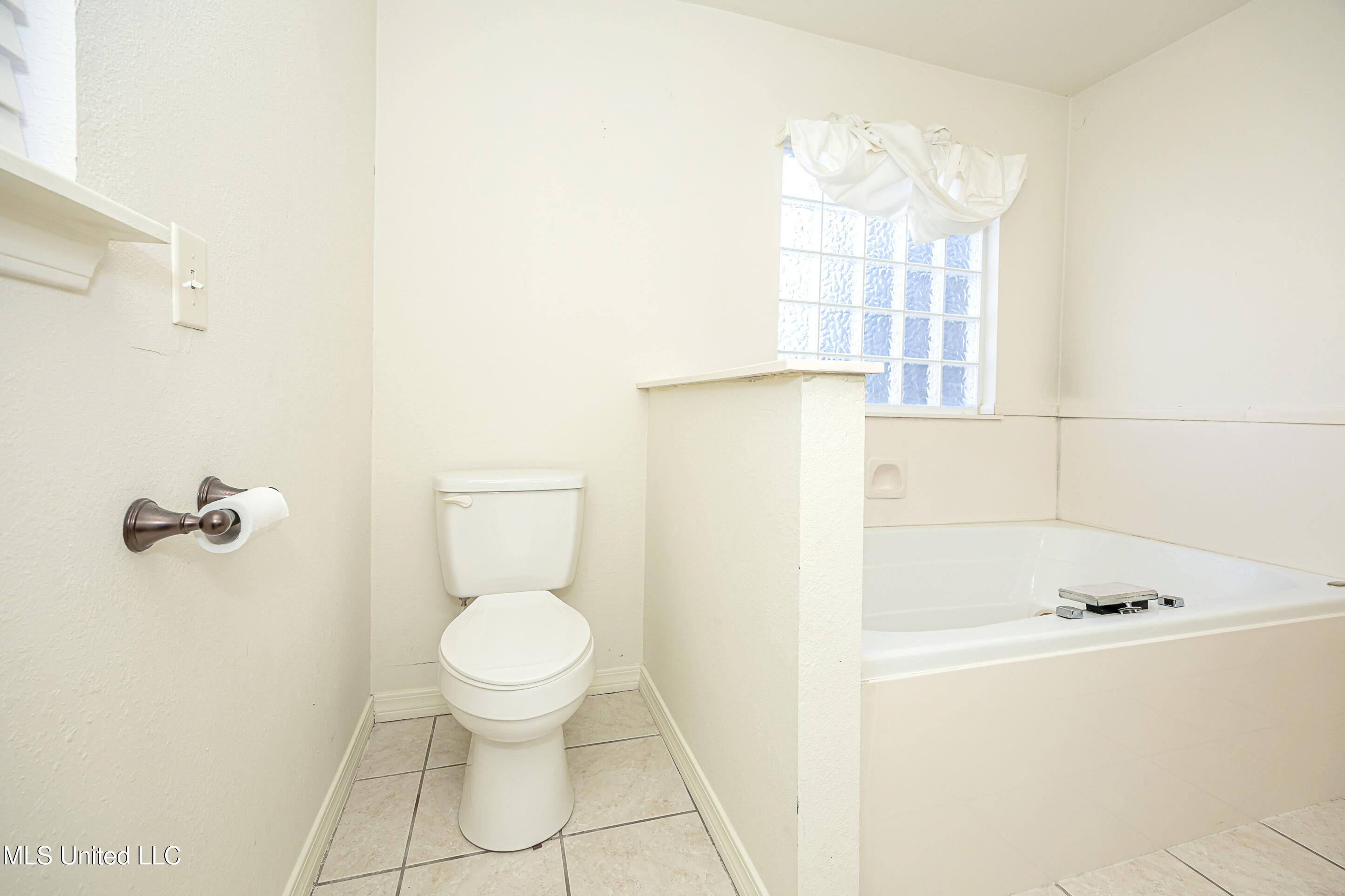 6816 Southwind Drive Property Photo 32