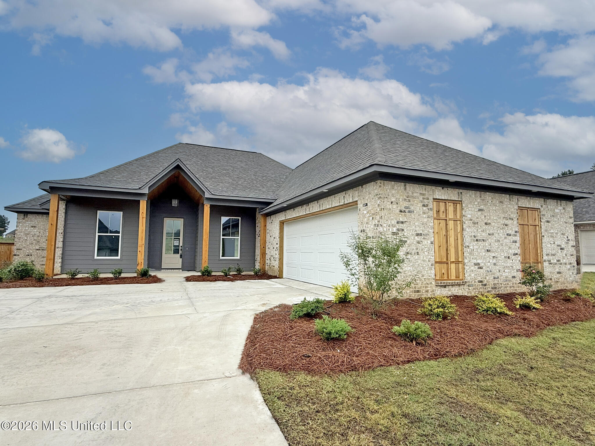 322 Tremont Drive Property Photo 1
