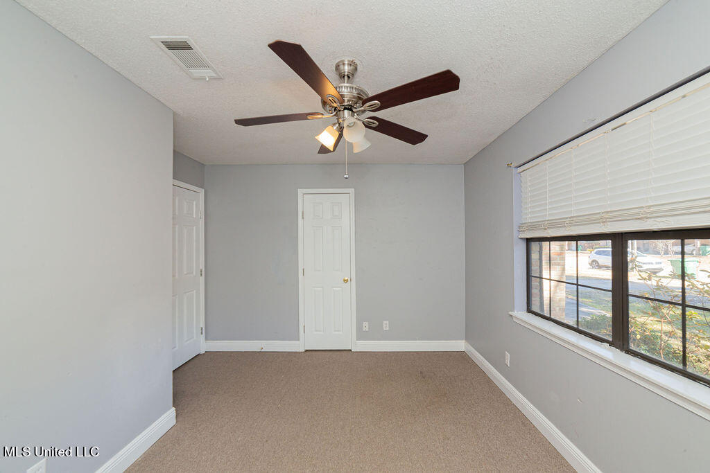 1000 Abbott Street Property Photo 11