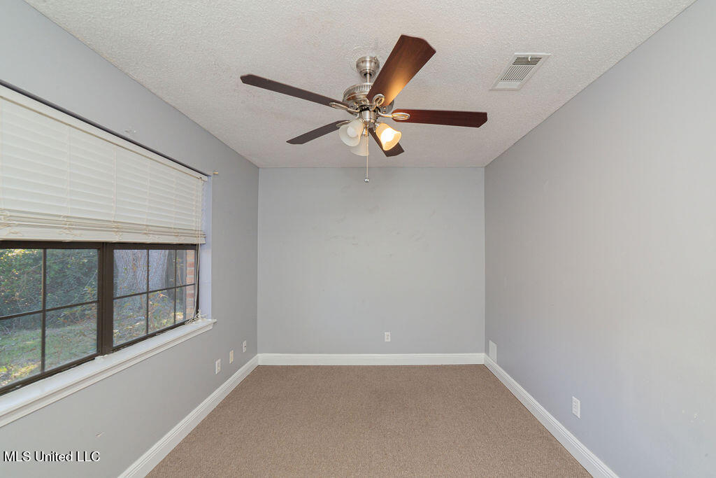 1000 Abbott Street Property Photo 12