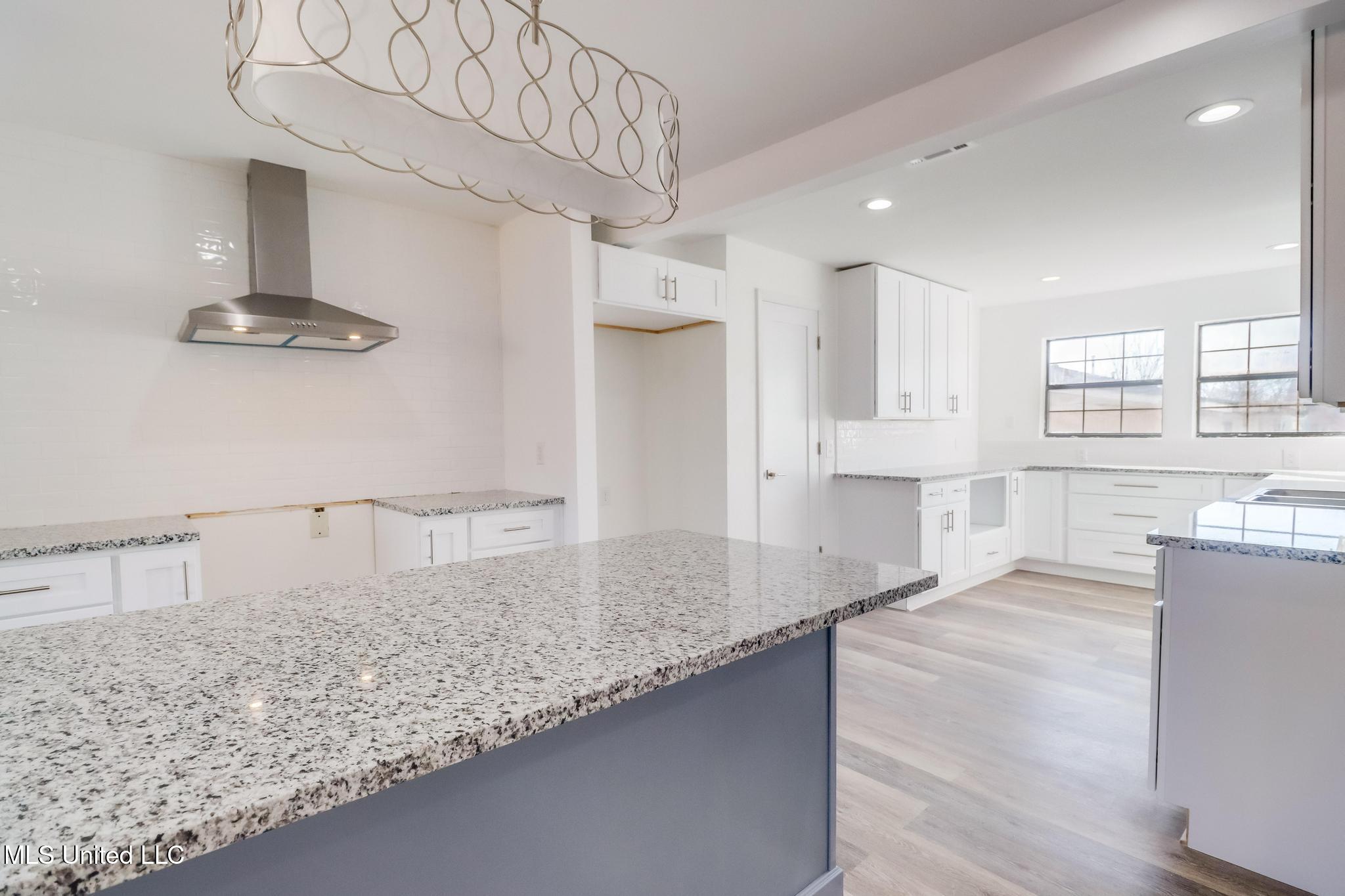 200 La Rosa Road Property Photo 3