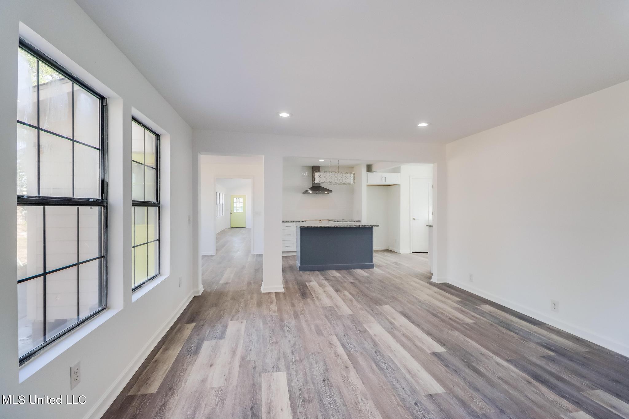 200 La Rosa Road Property Photo 7