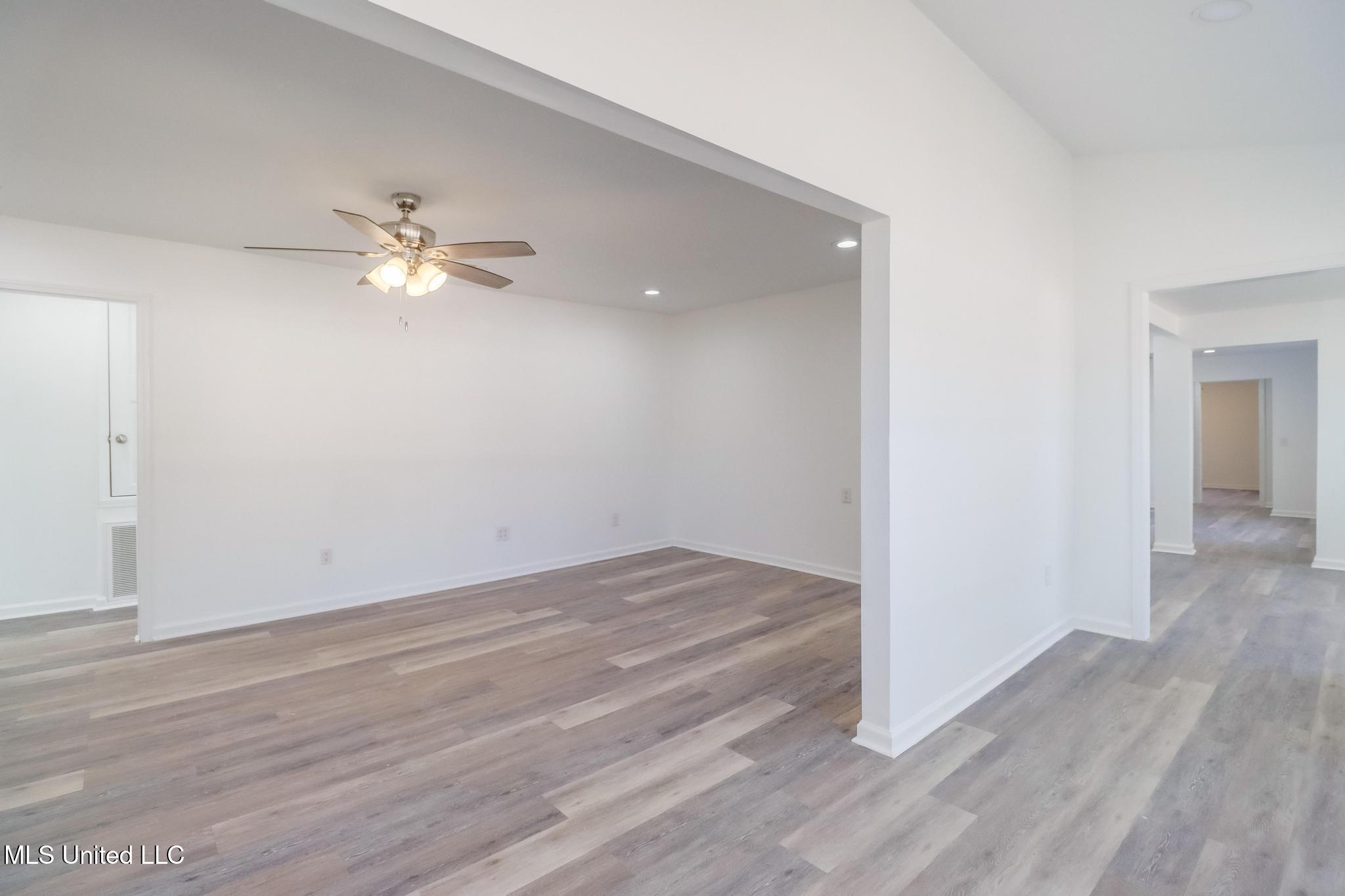 200 La Rosa Road Property Photo 10