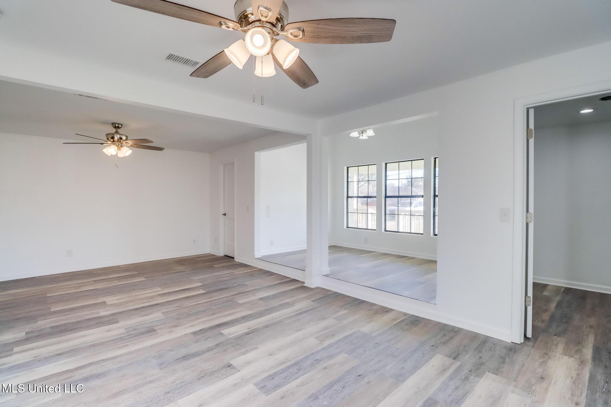 200 La Rosa Road Property Photo 14