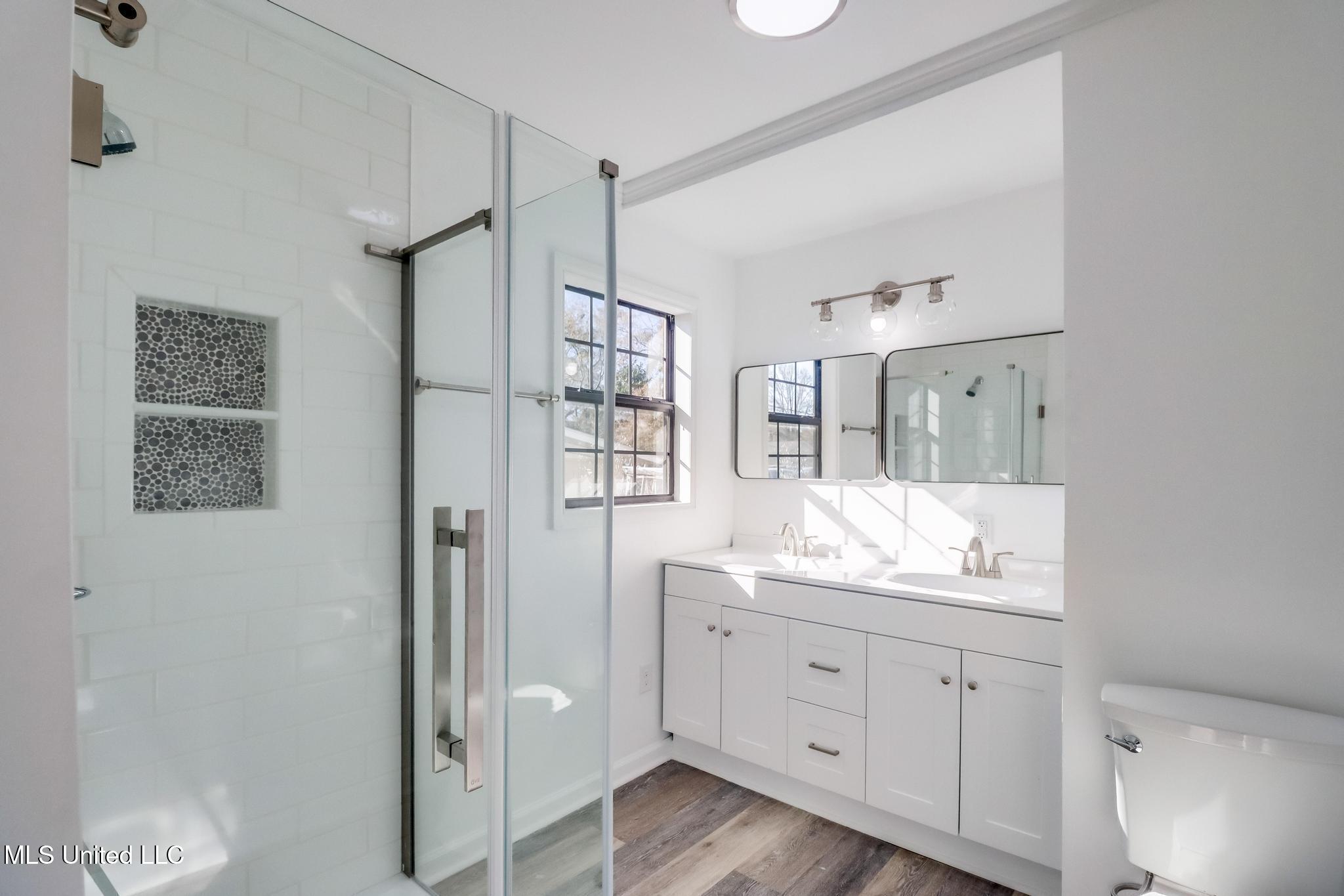 200 La Rosa Road Property Photo 16