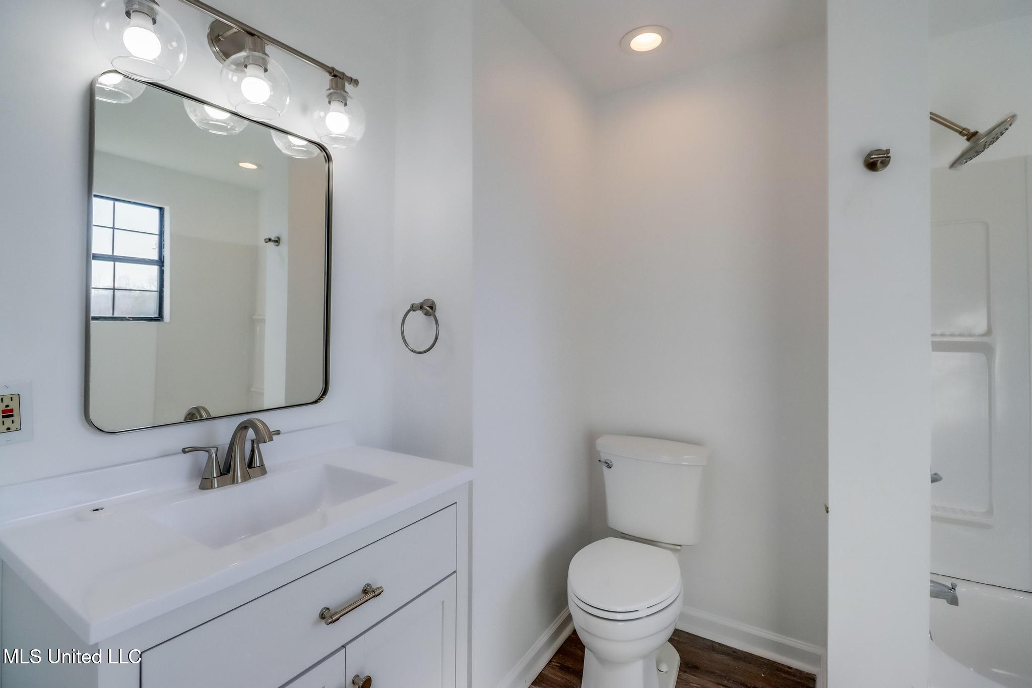200 La Rosa Road Property Photo 25