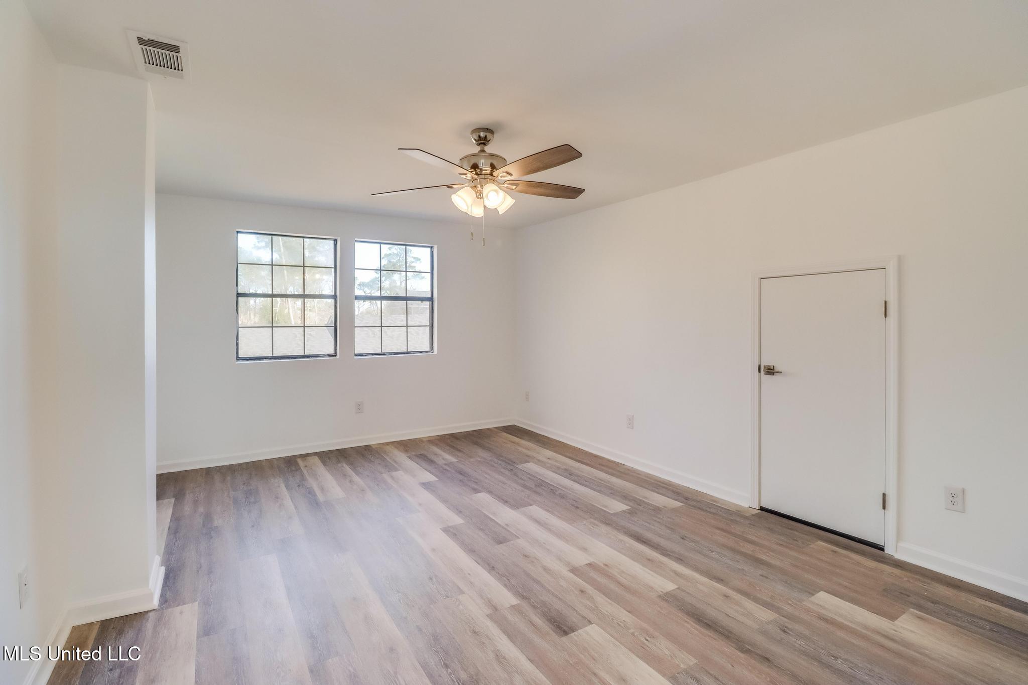 200 La Rosa Road Property Photo 27
