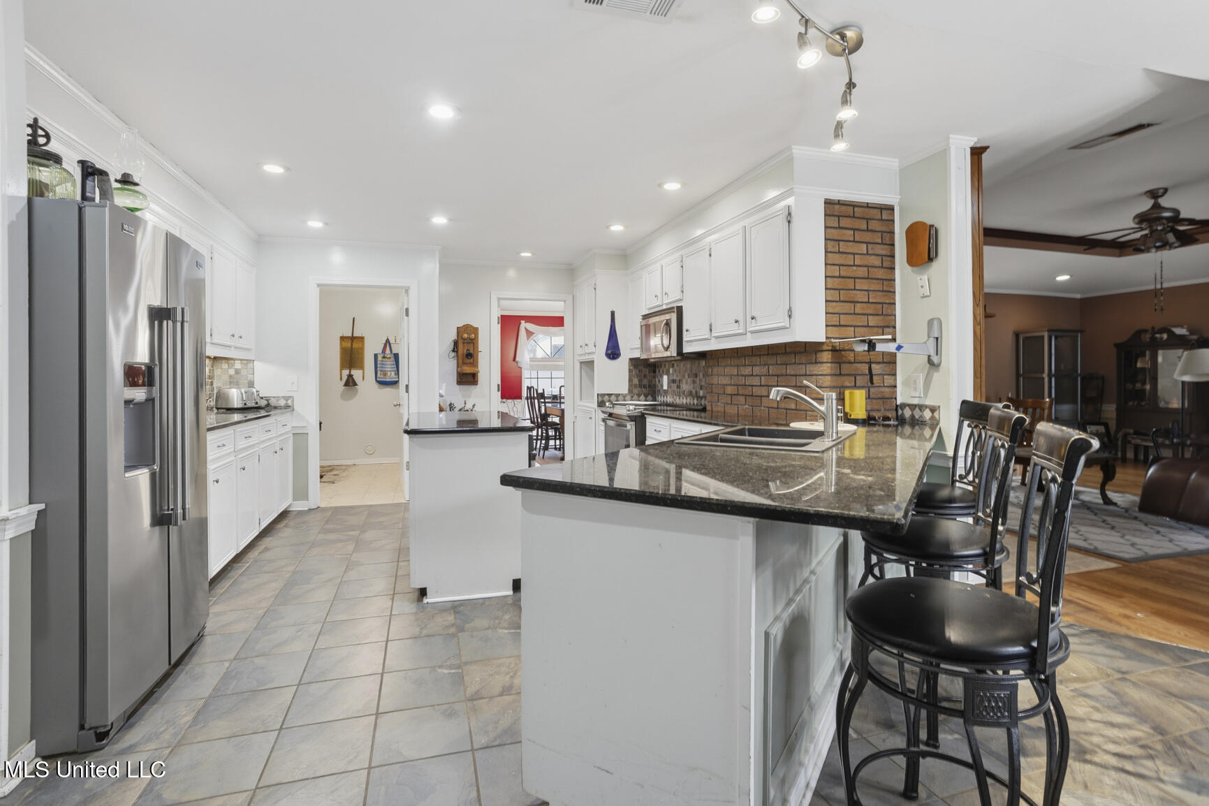 420 Shadow Lake Cove Property Photo 22