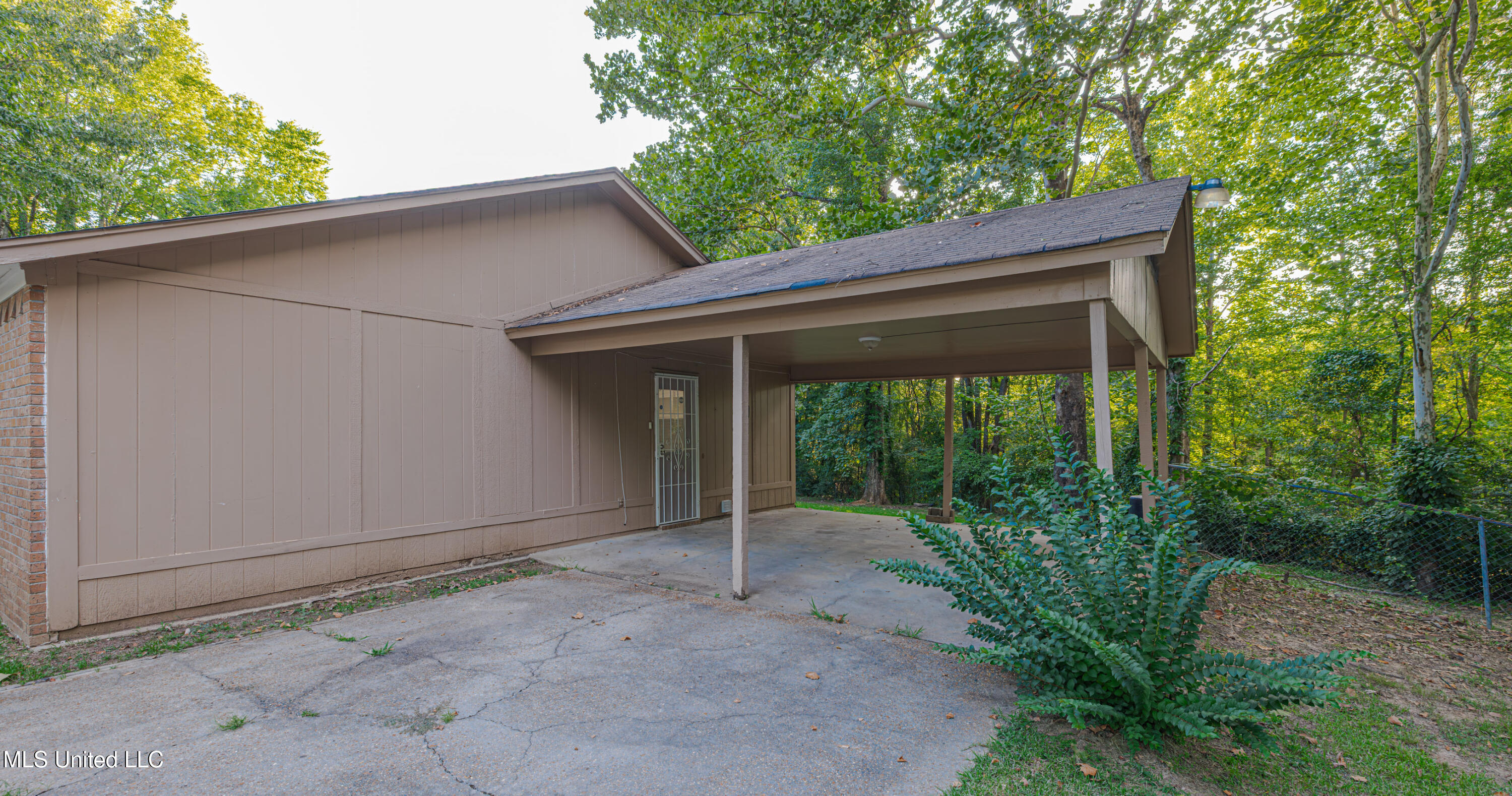 126 Pine Cove Property Photo 3