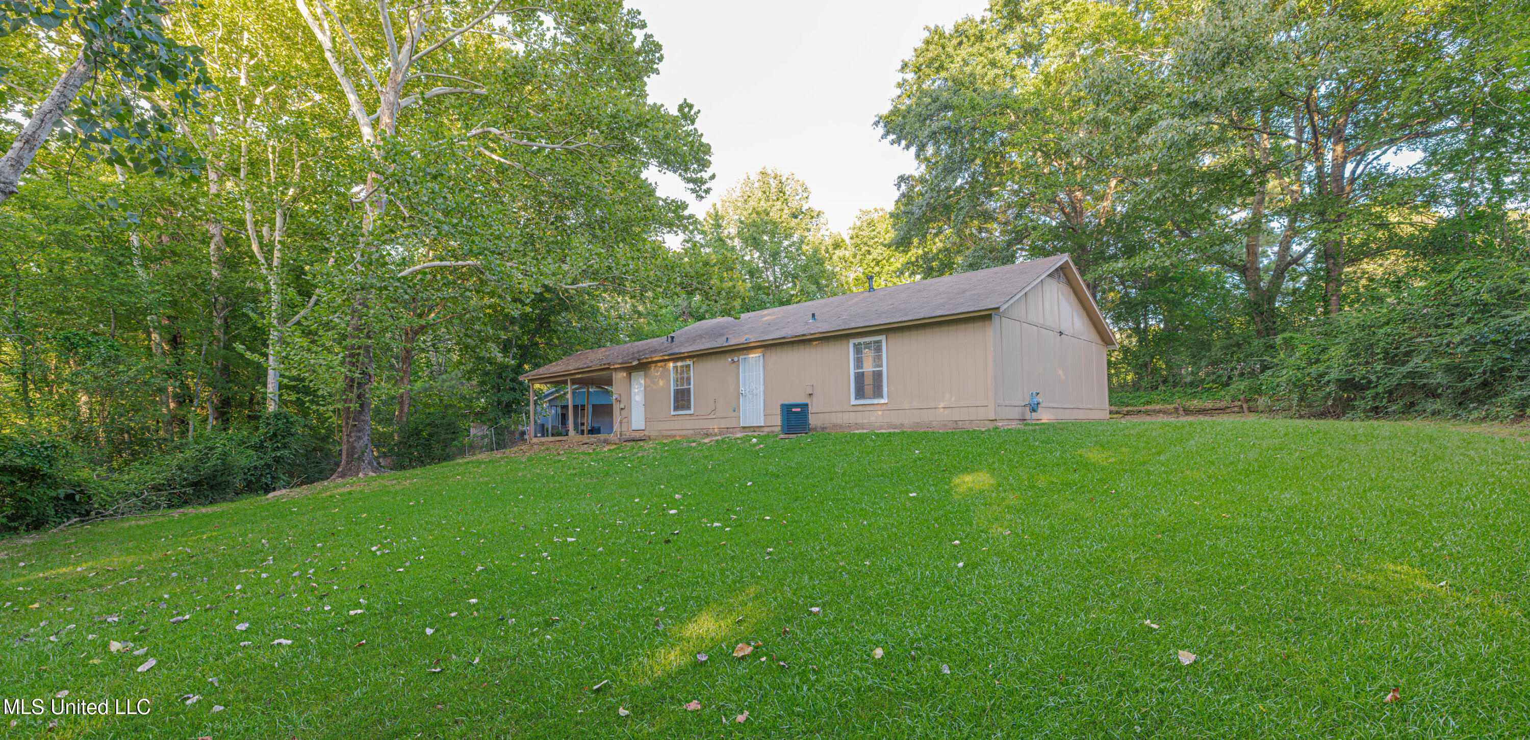 126 Pine Cove Property Photo 5