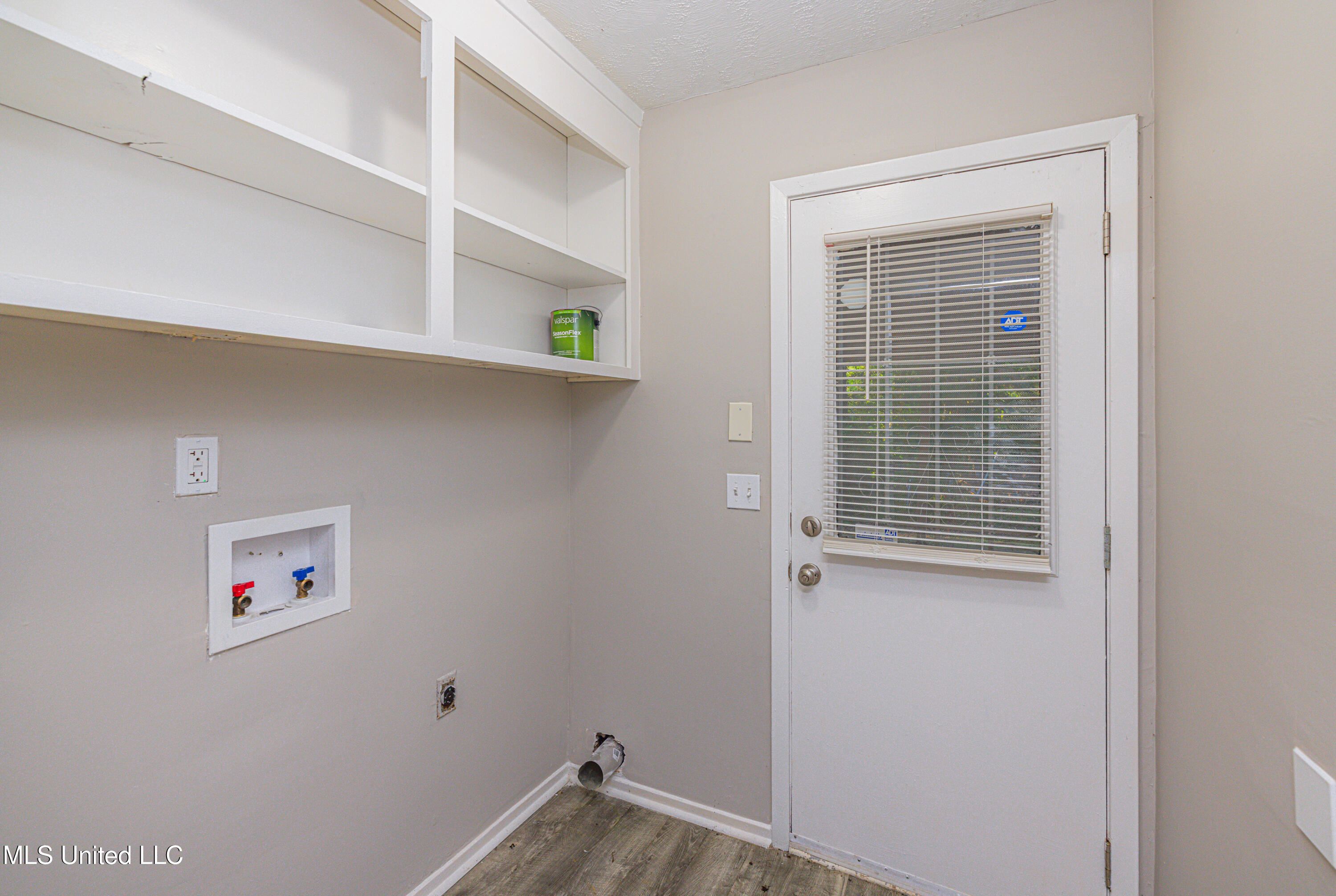 126 Pine Cove Property Photo 9