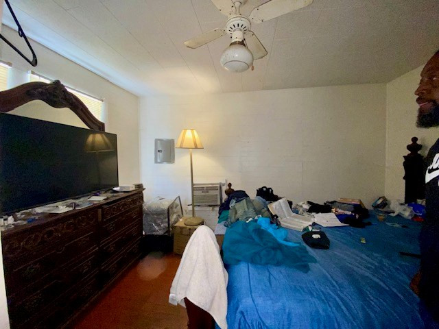 136 1/2 New York Avenue Property Photo 7