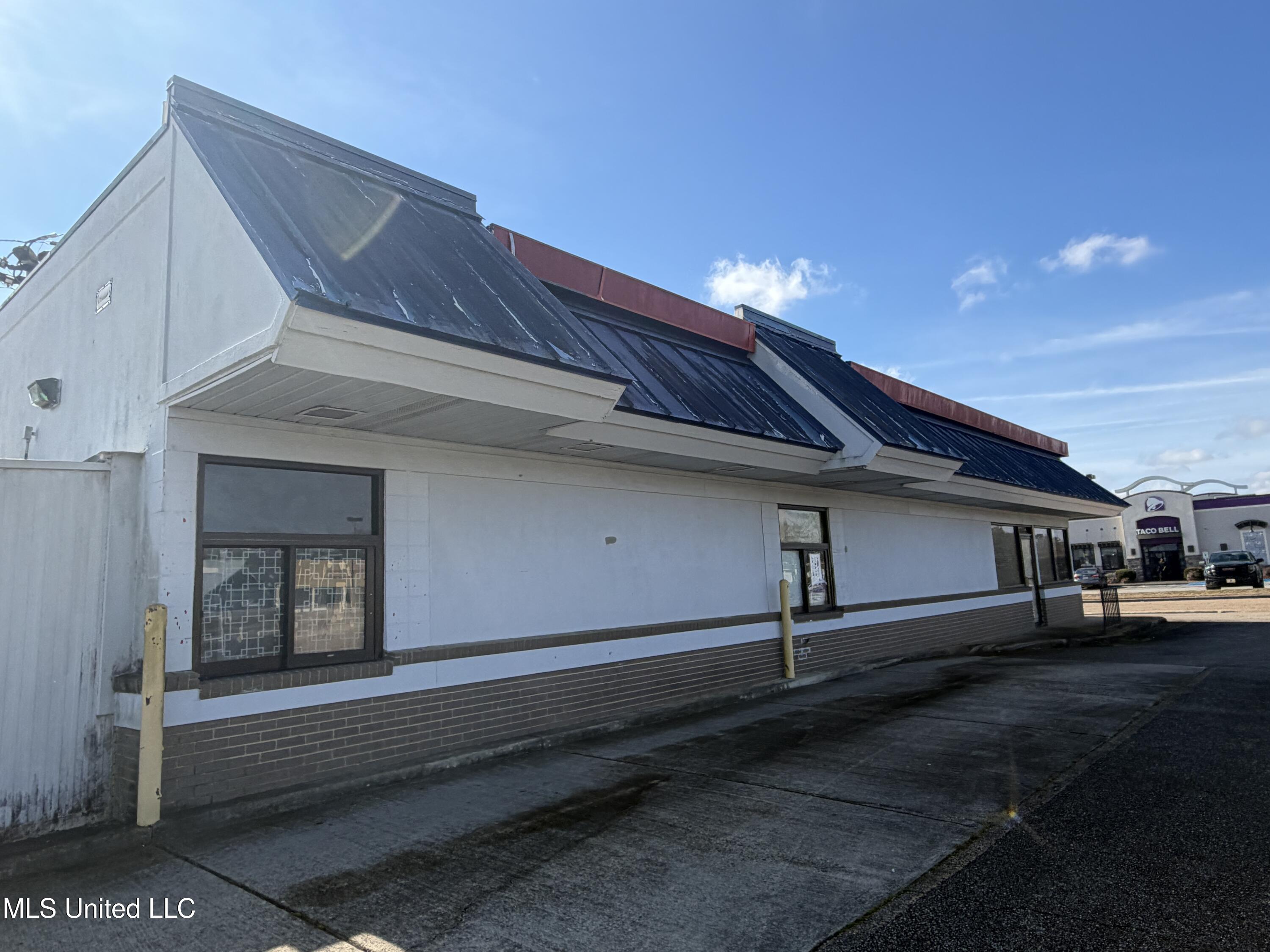 815 Highway 98 Property Photo 3