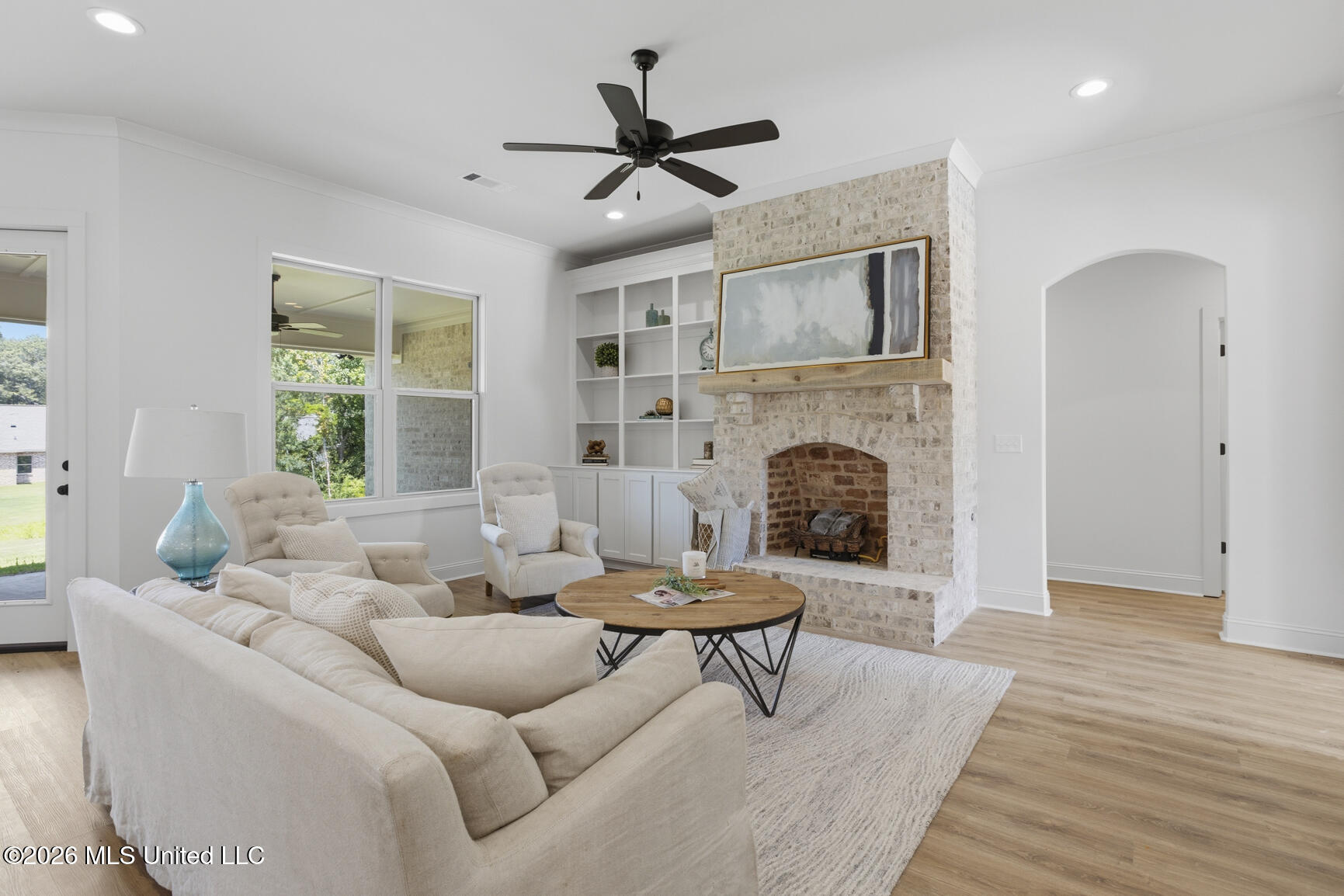 808 Albany Street Property Photo 7
