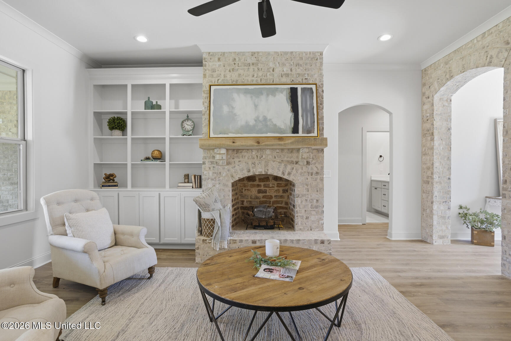 808 Albany Street Property Photo 8