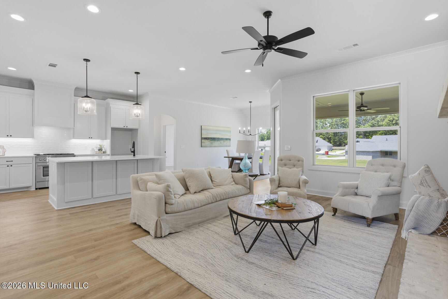 808 Albany Street Property Photo 10