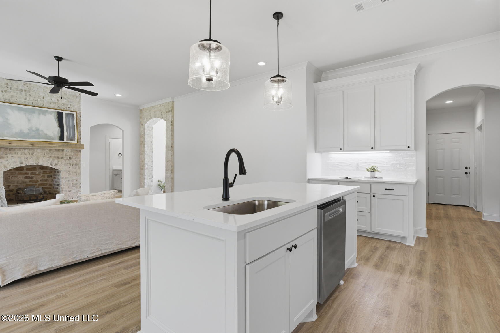 808 Albany Street Property Photo 11