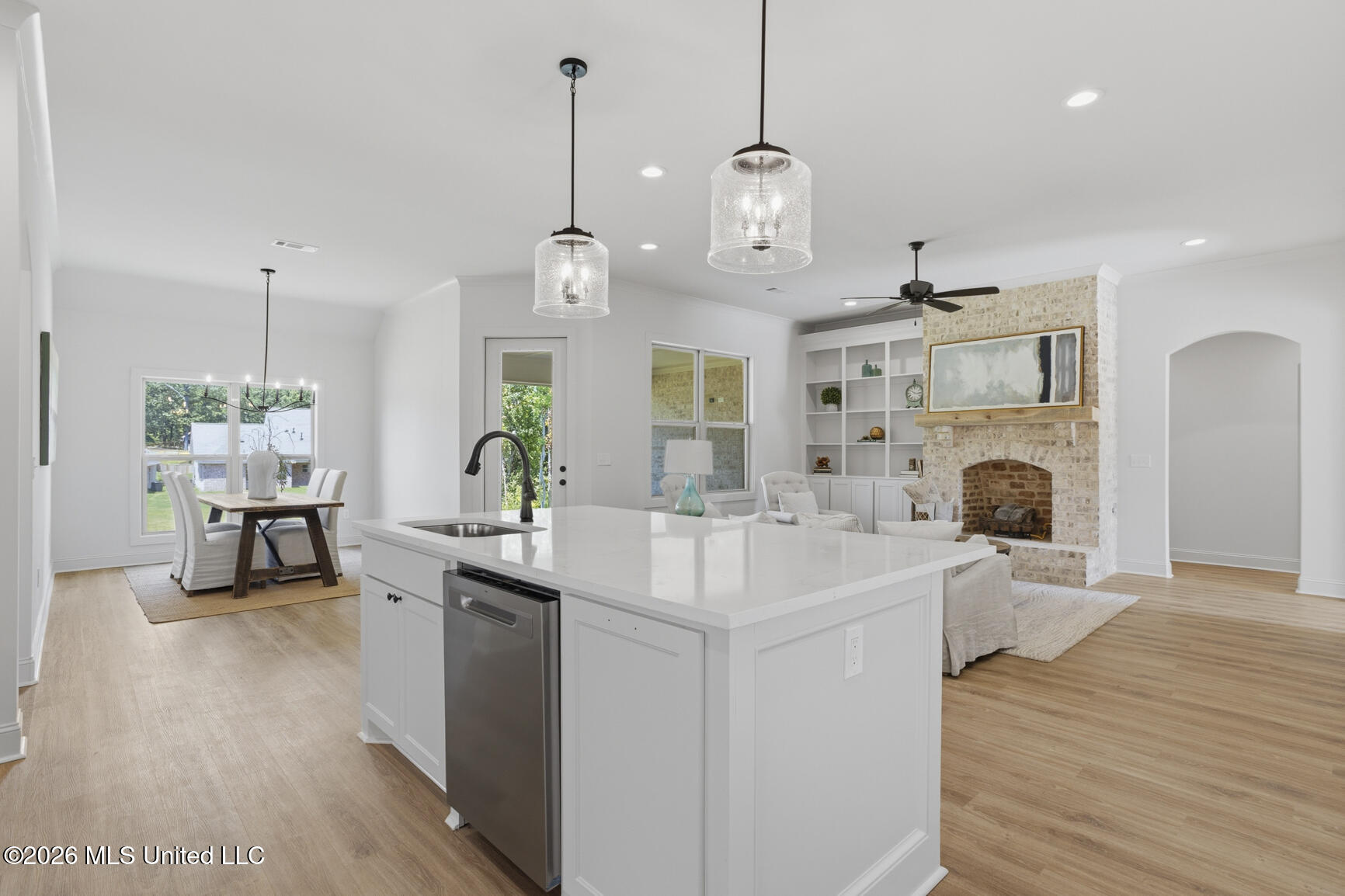 808 Albany Street Property Photo 12