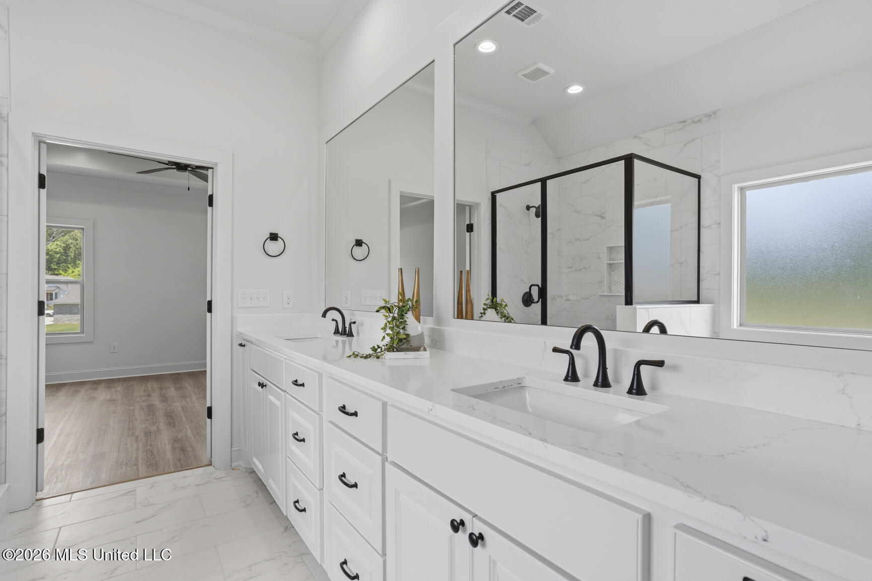 808 Albany Street Property Photo 22