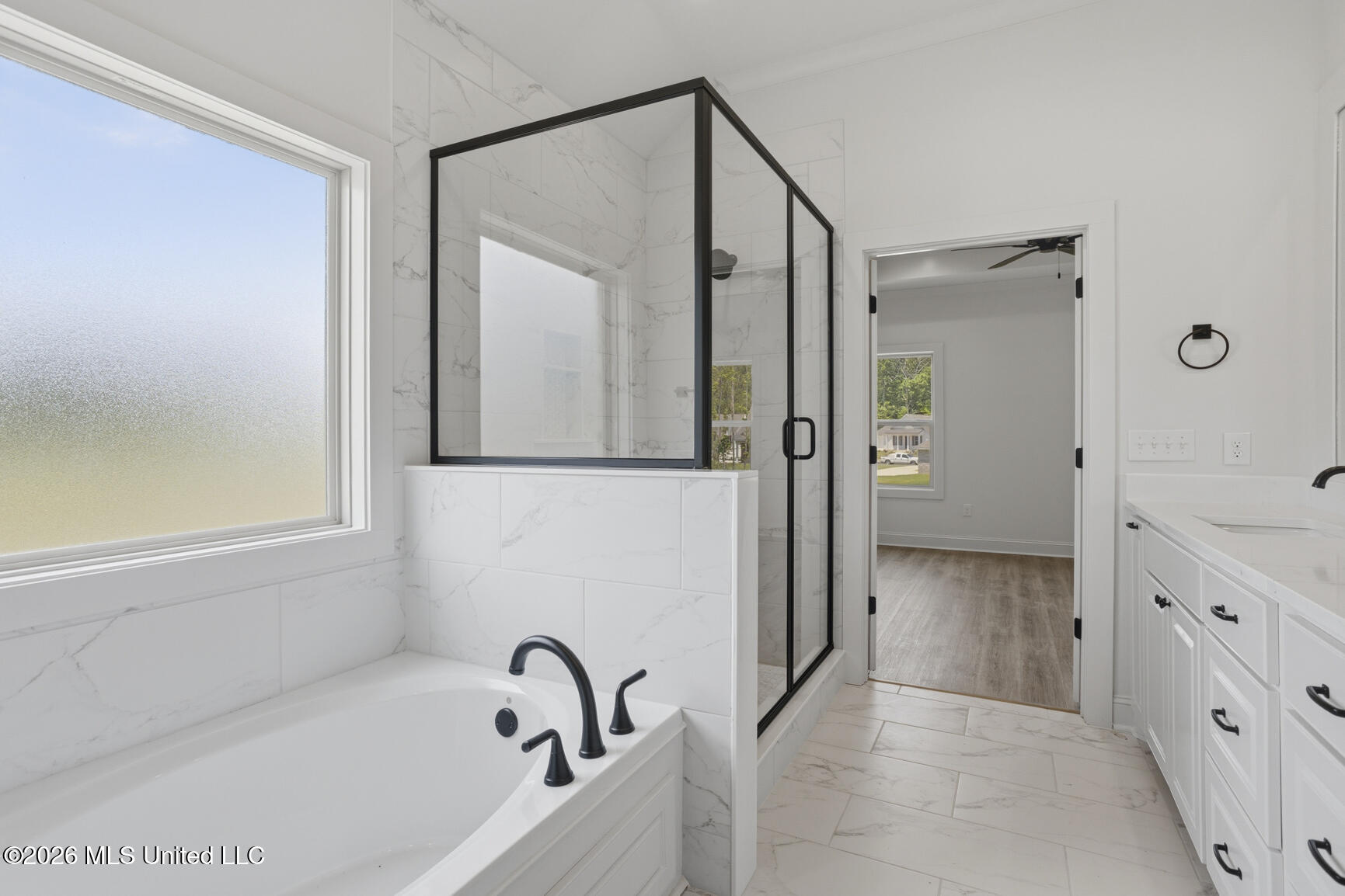 808 Albany Street Property Photo 23