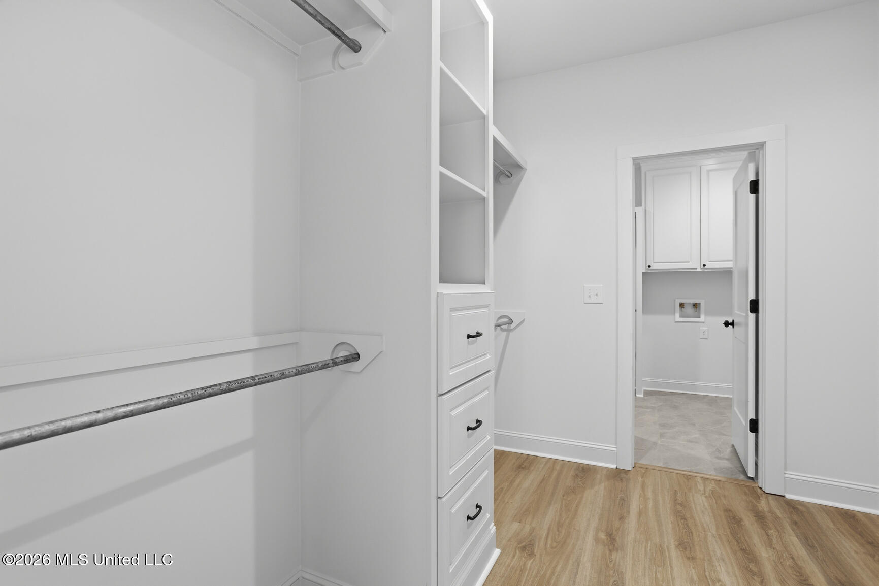 808 Albany Street Property Photo 33