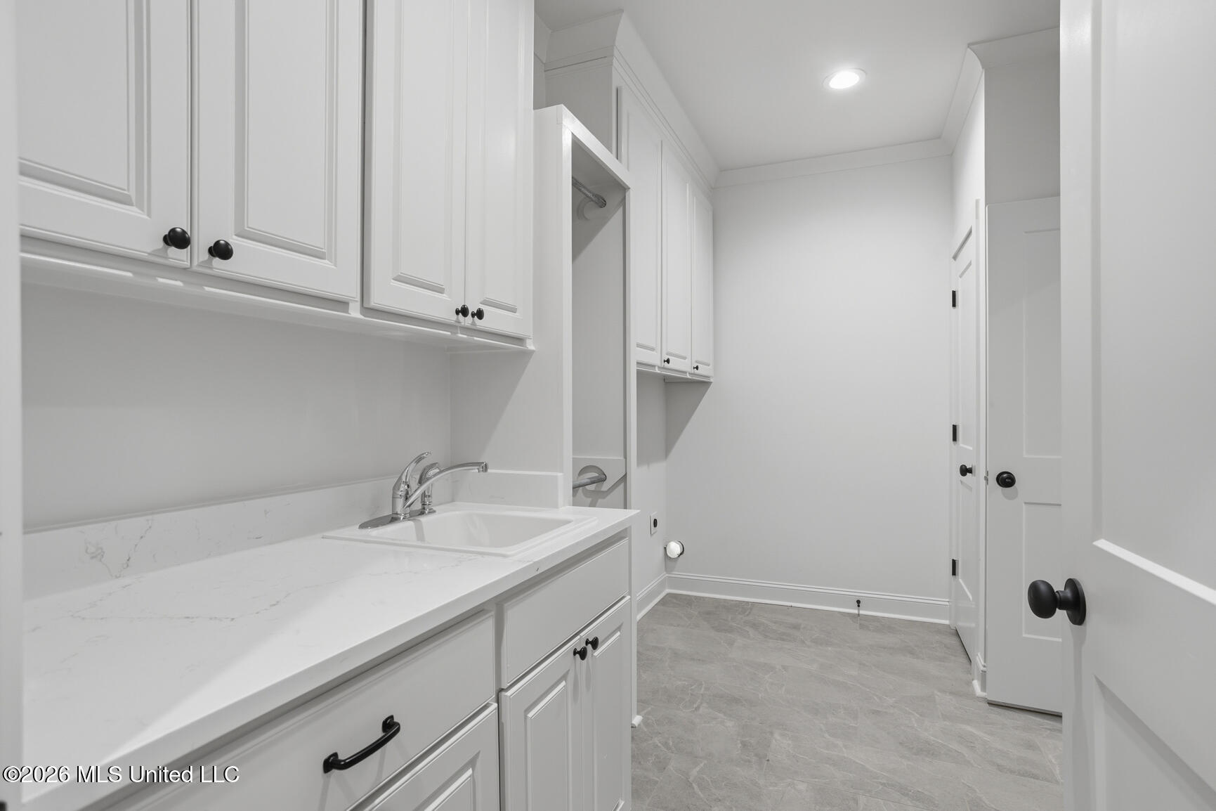 808 Albany Street Property Photo 34