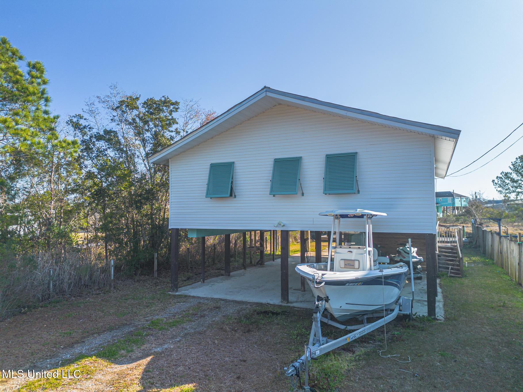 814 Camellia Drive Property Photo 1