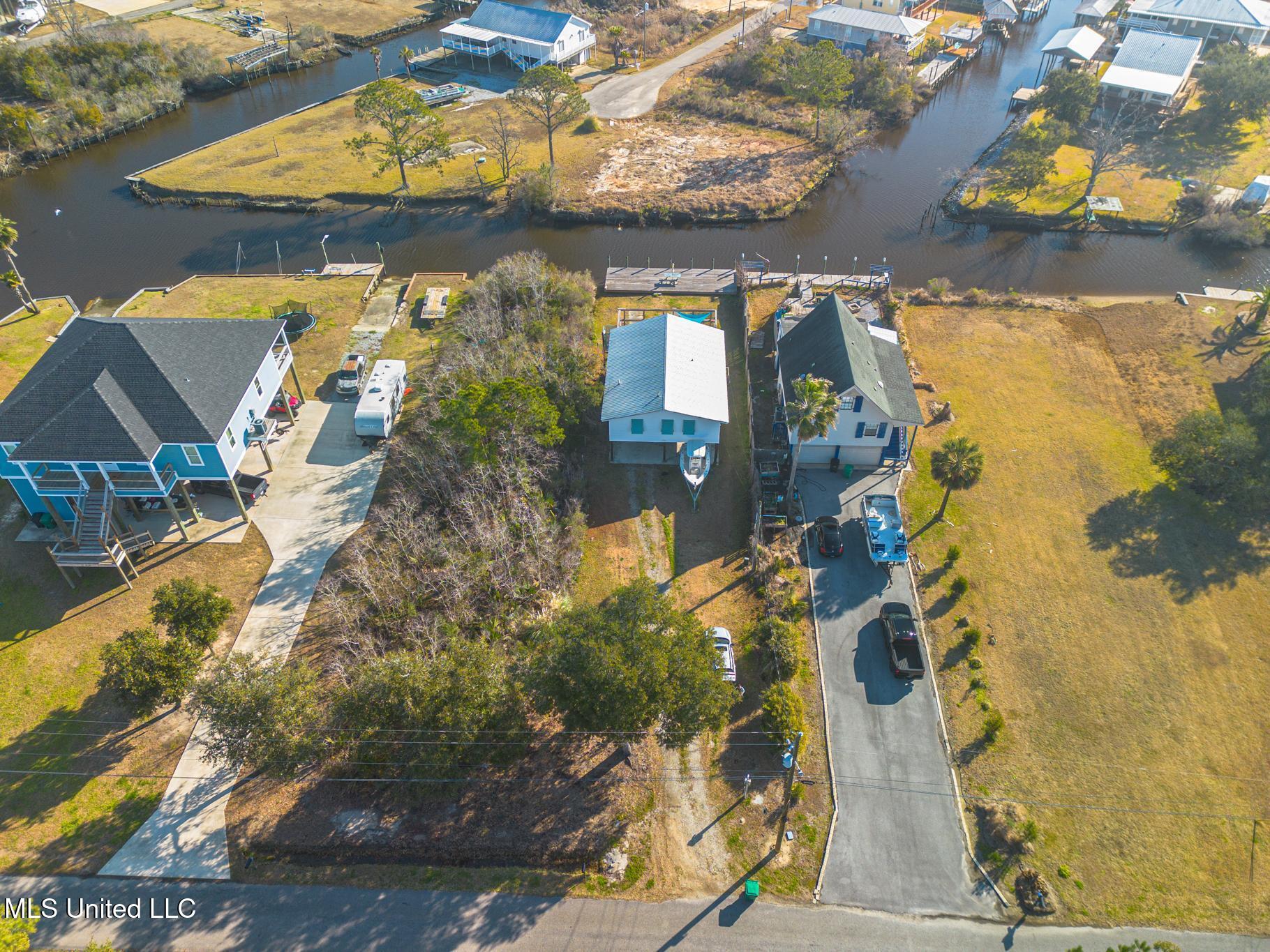 814 Camellia Drive Property Photo 4