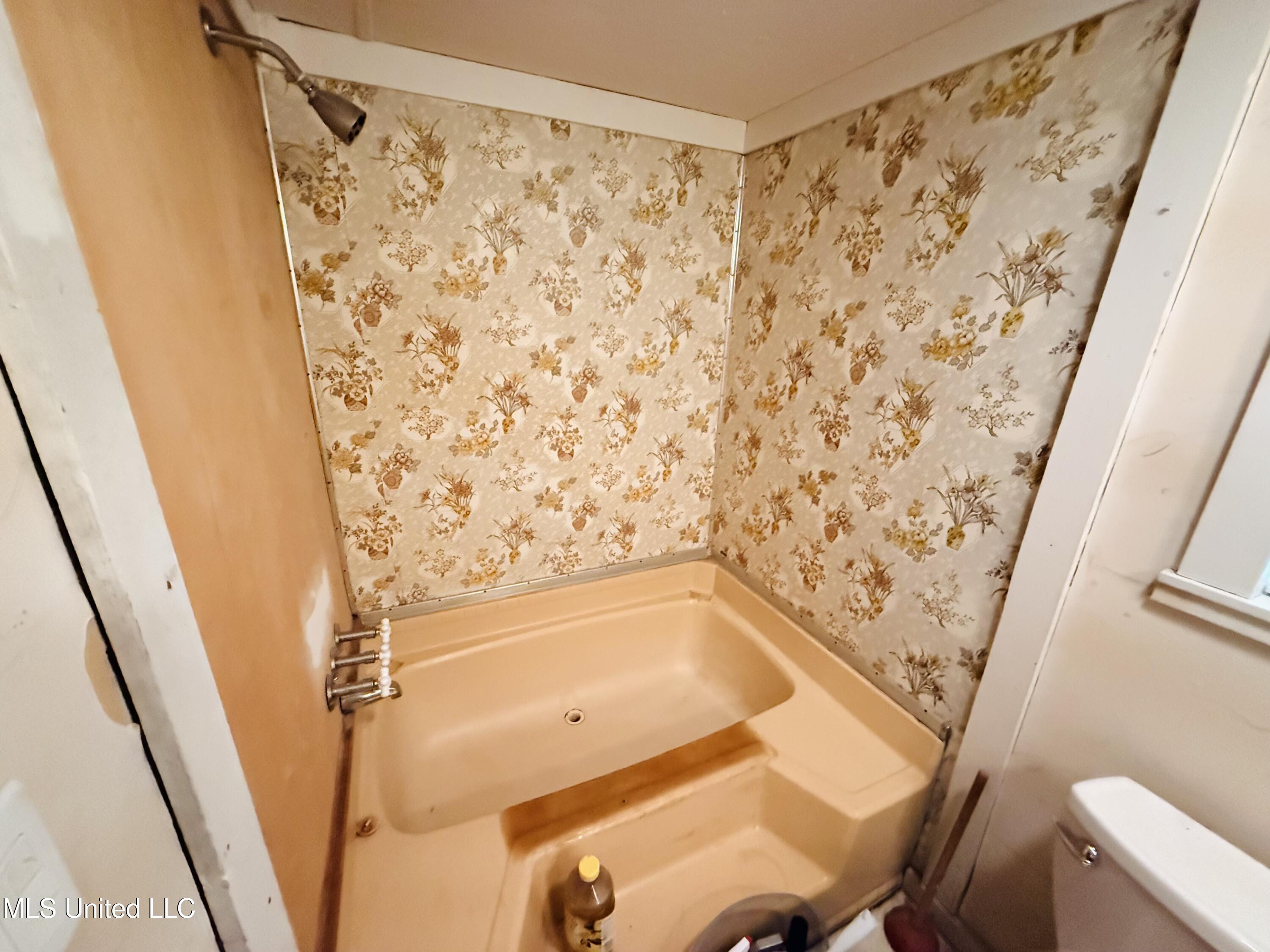 87 Russell Lane Property Photo 5