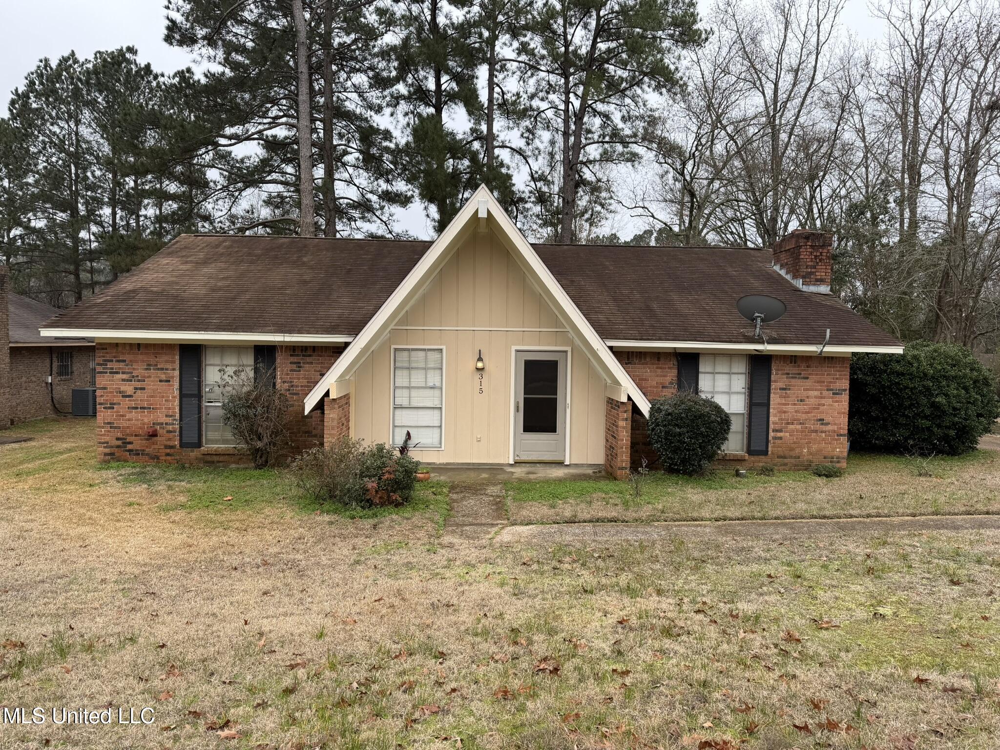 315 Cedarwood Drive Property Photo 1