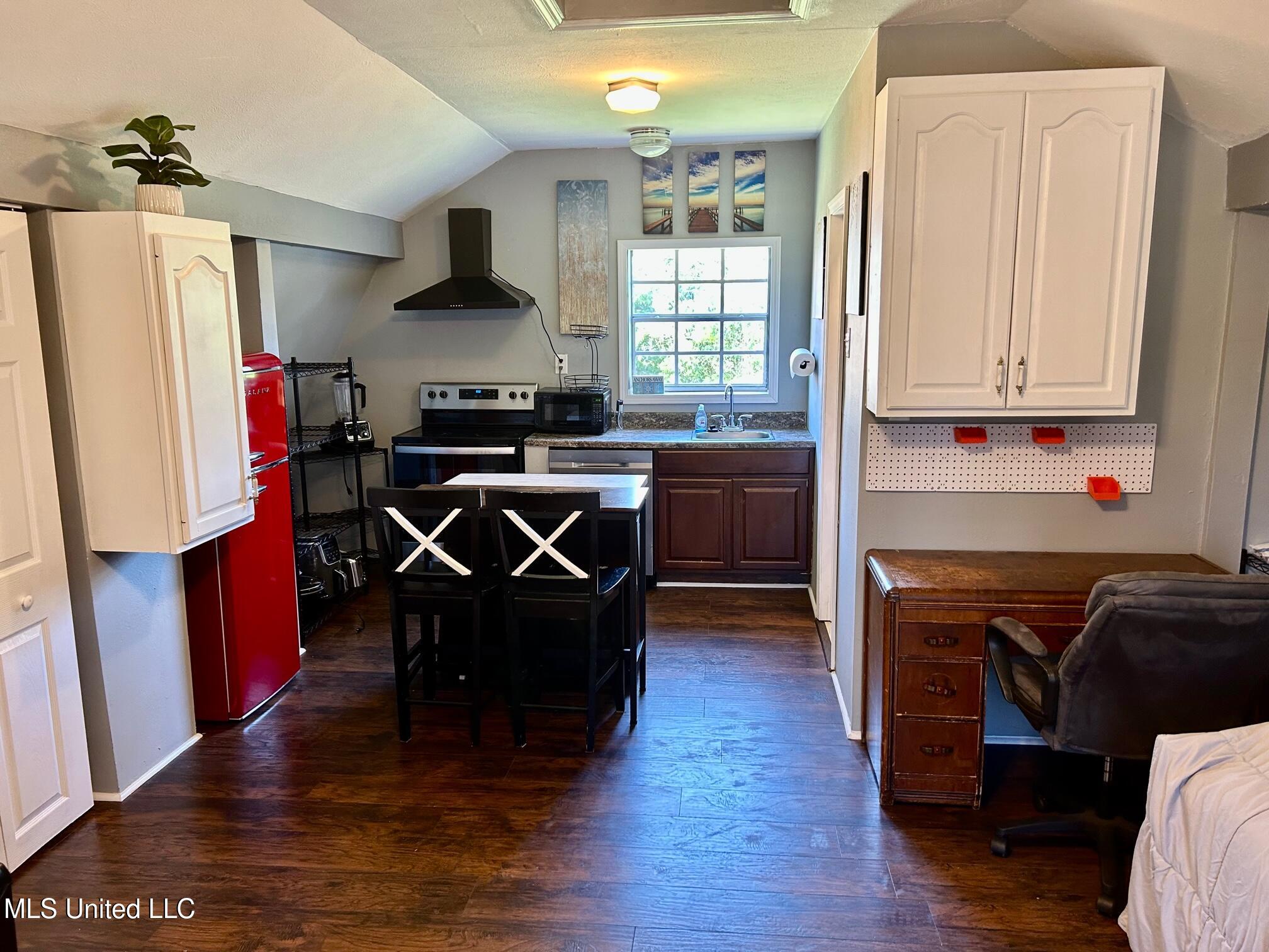 172 Claiborne Street Property Photo 23