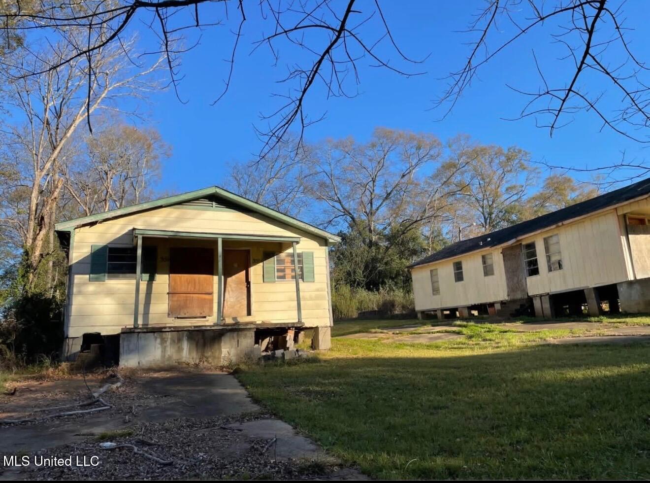 1016-18 Eminence Row Property Photo 4