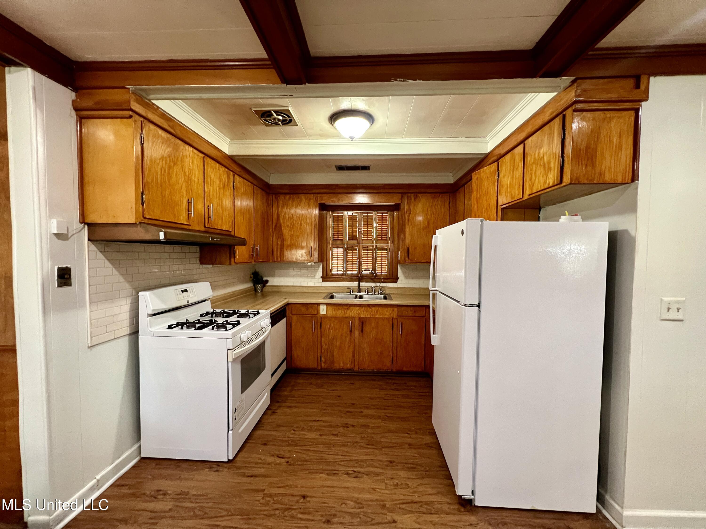 111 E Gresham Street Property Photo 5