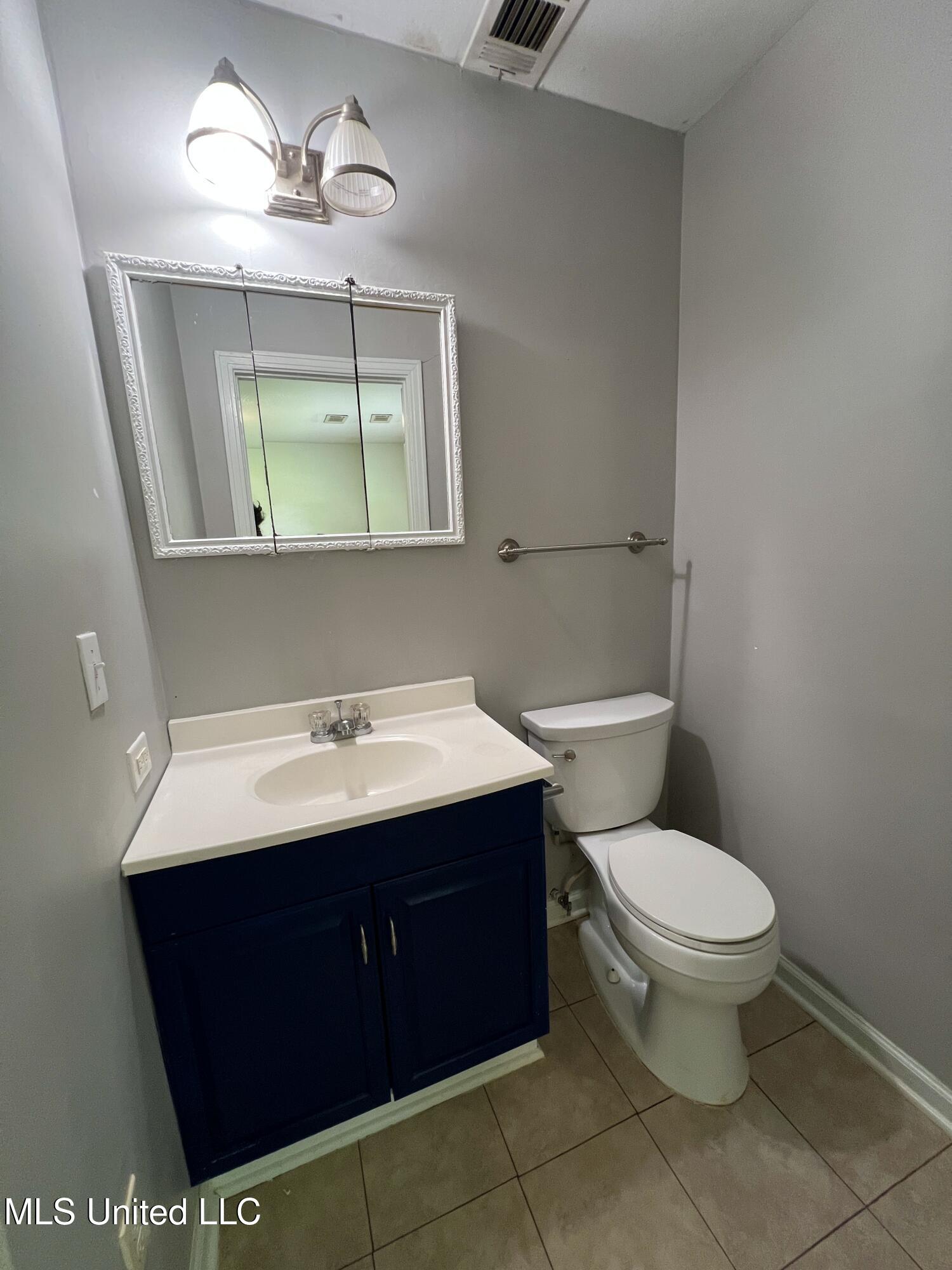 111 E Gresham Street Property Photo 7