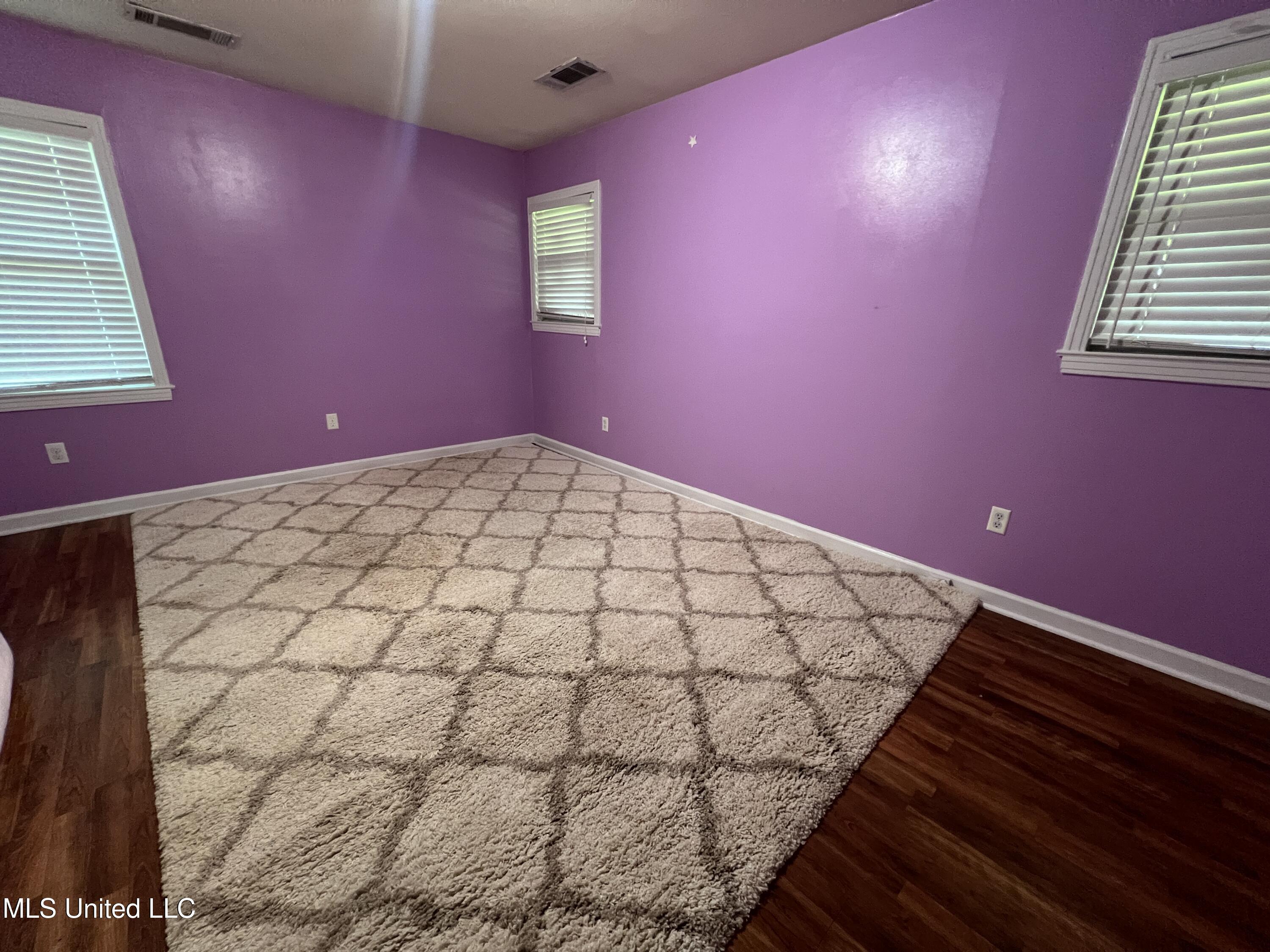 111 E Gresham Street Property Photo 8
