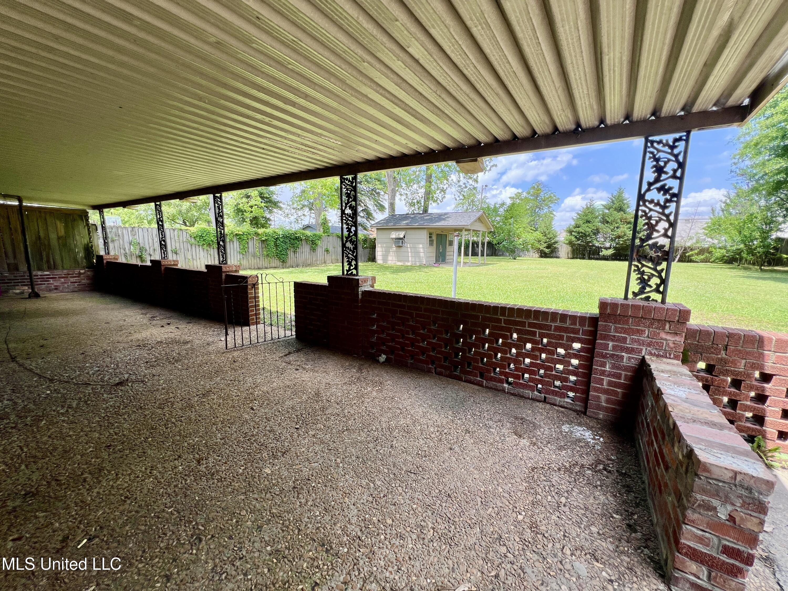 111 E Gresham Street Property Photo 10