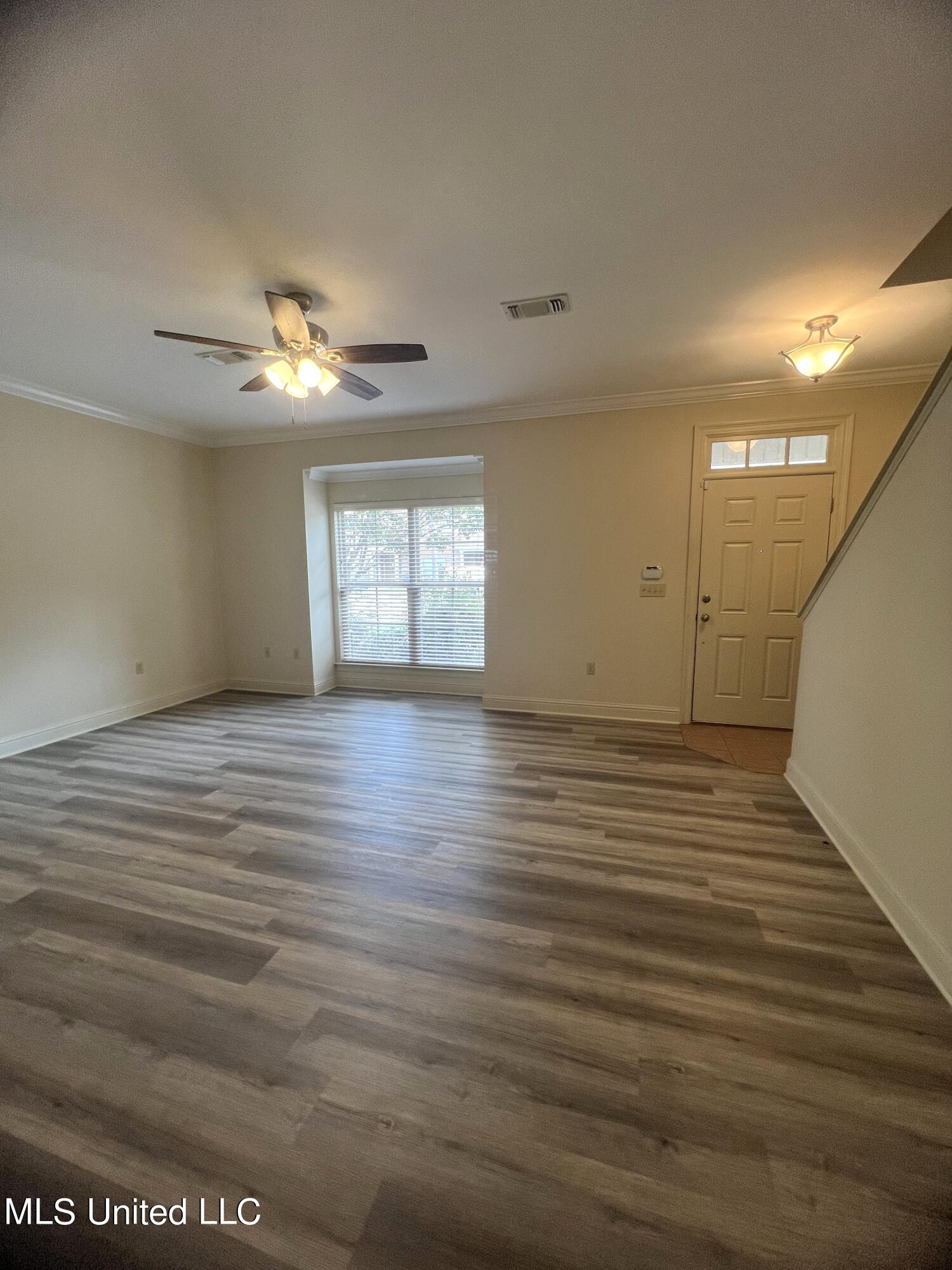 918 Jefferson Drive Property Photo 3
