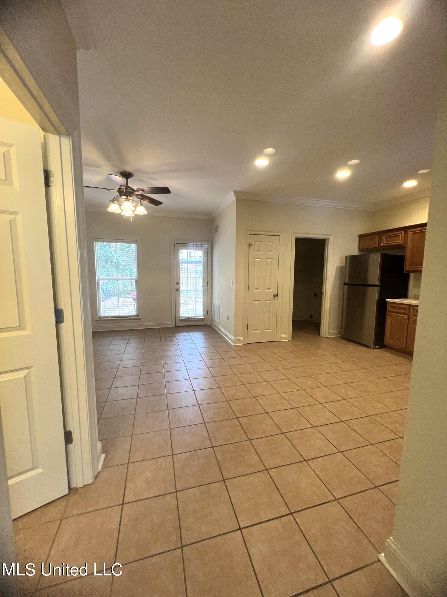 918 Jefferson Drive Property Photo 4